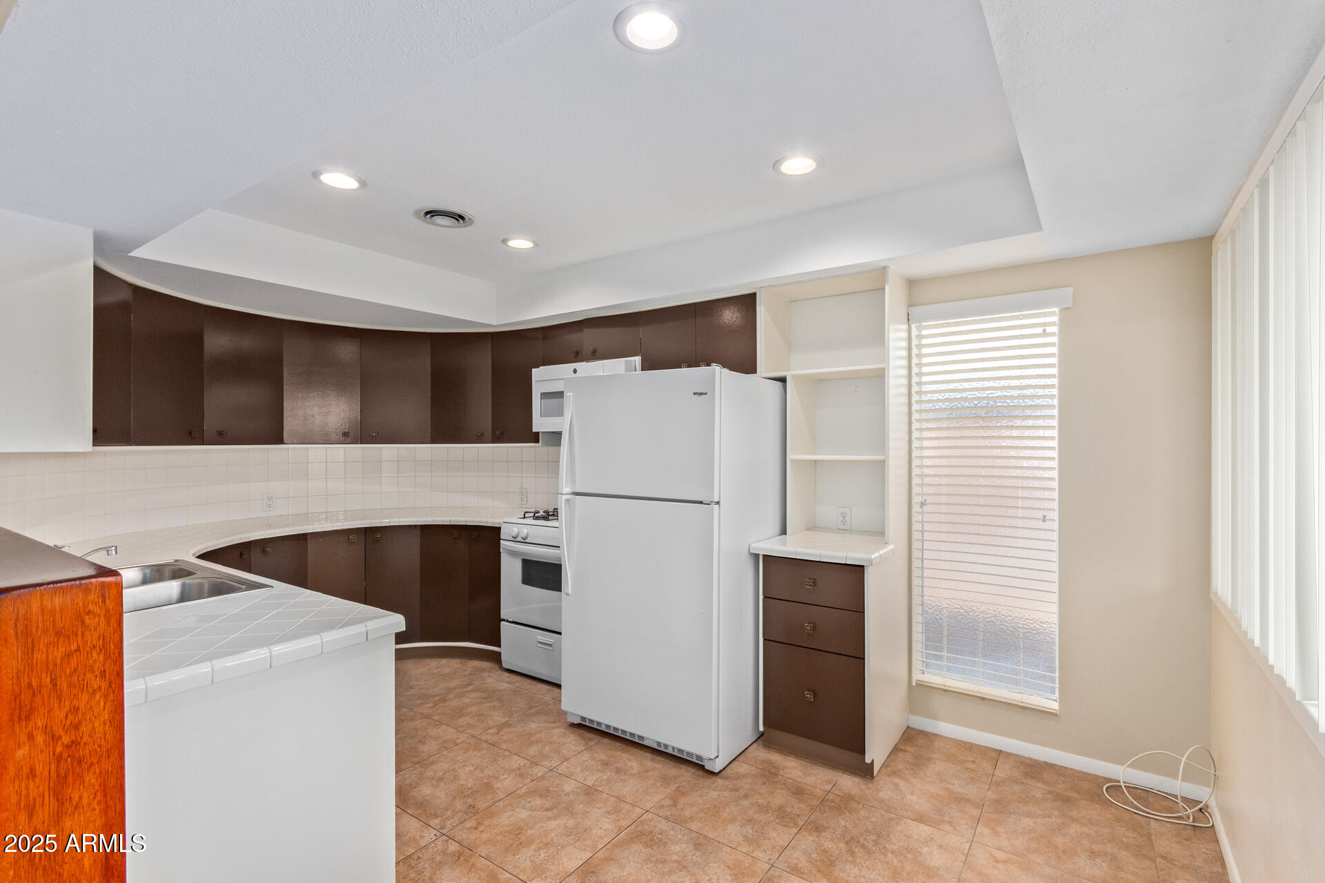 3623 E Montecito Avenue