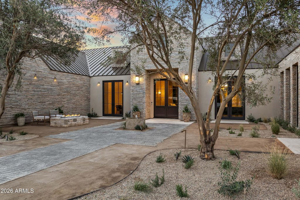 Photo of 5402 E Lafayette Boulevard, Phoenix, AZ 85018 (MLS # 7029516)