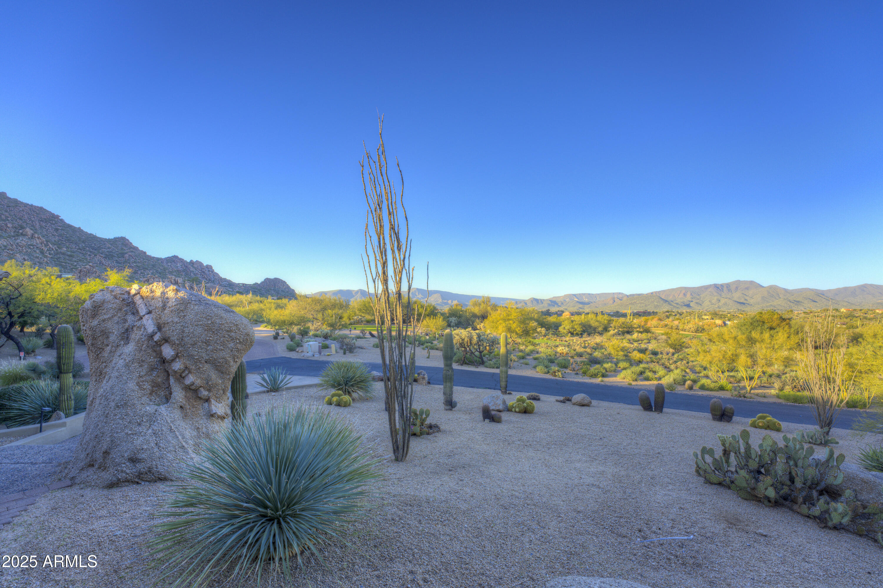 2003 E SMOKETREE Drive