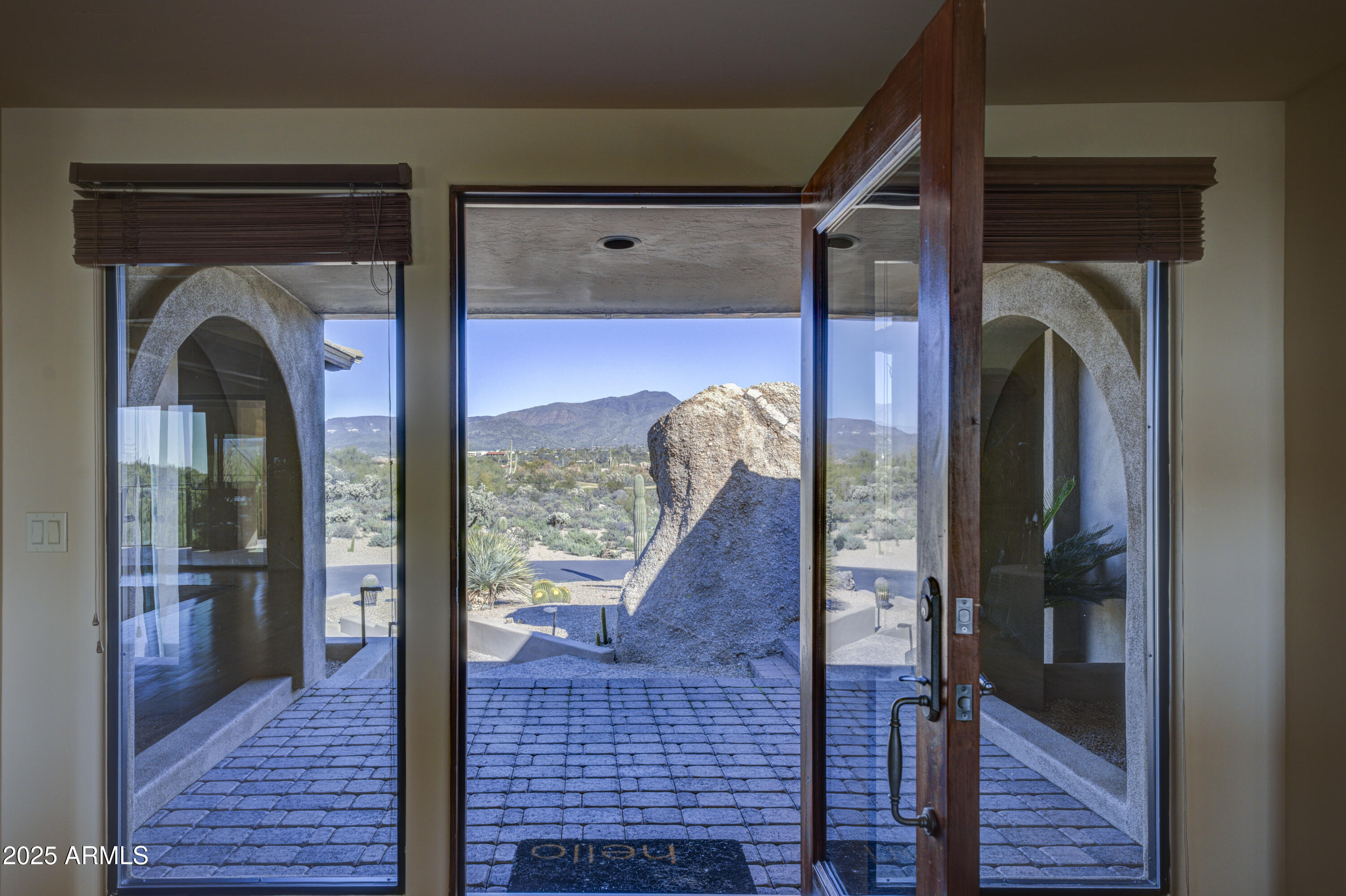 2003 E SMOKETREE Drive