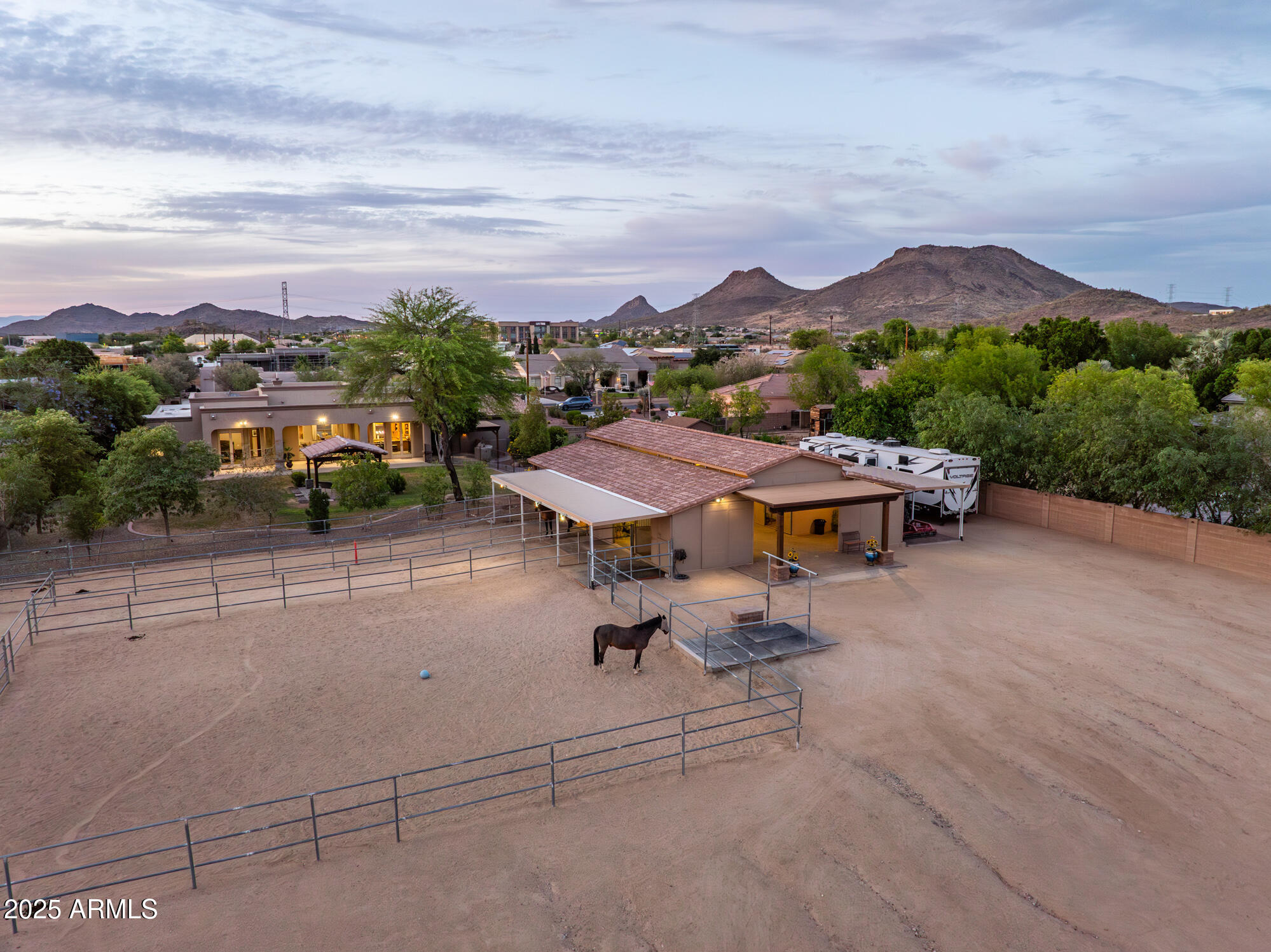 6861 W CALLE LEJOS --