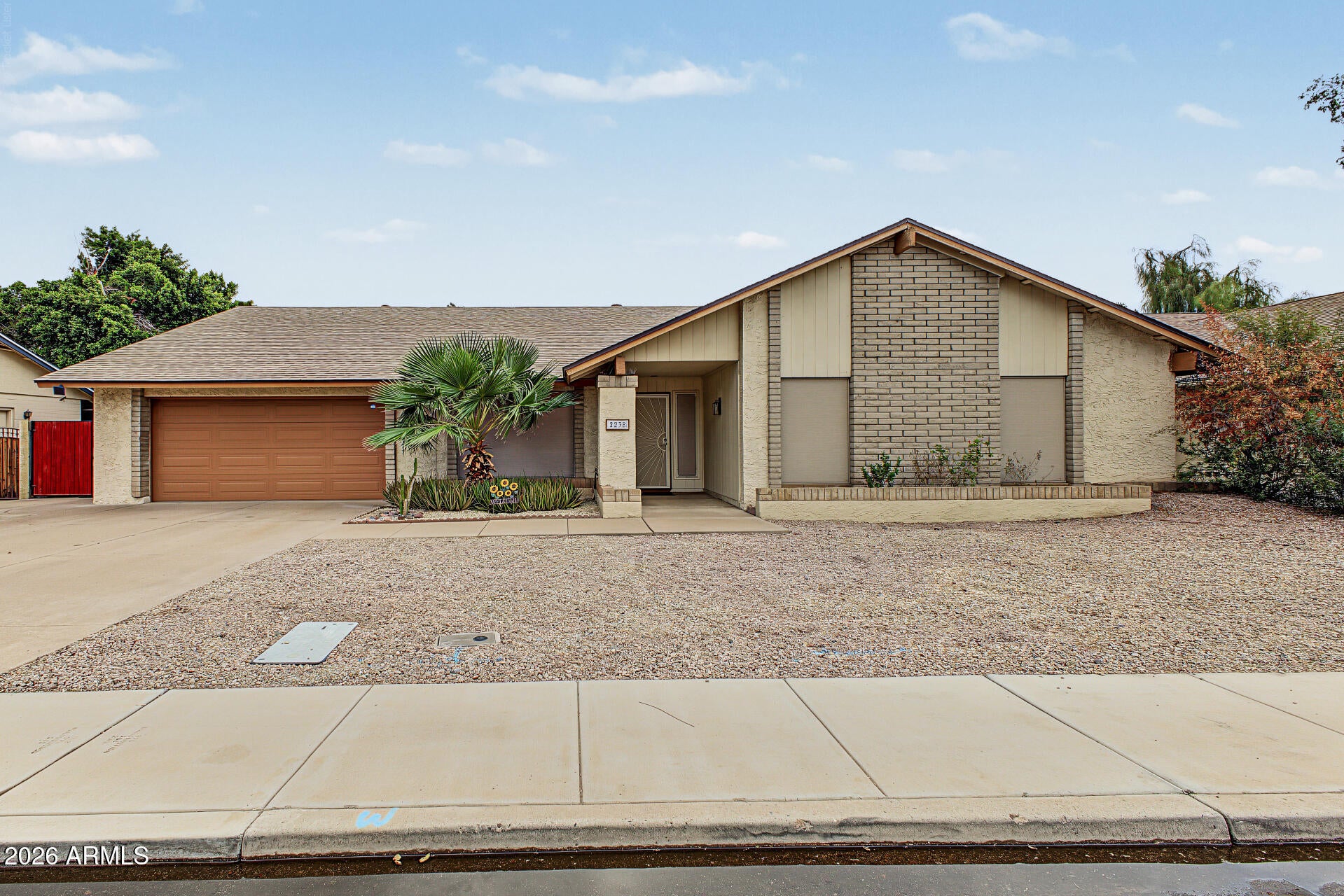2238 W NARANJA Avenue