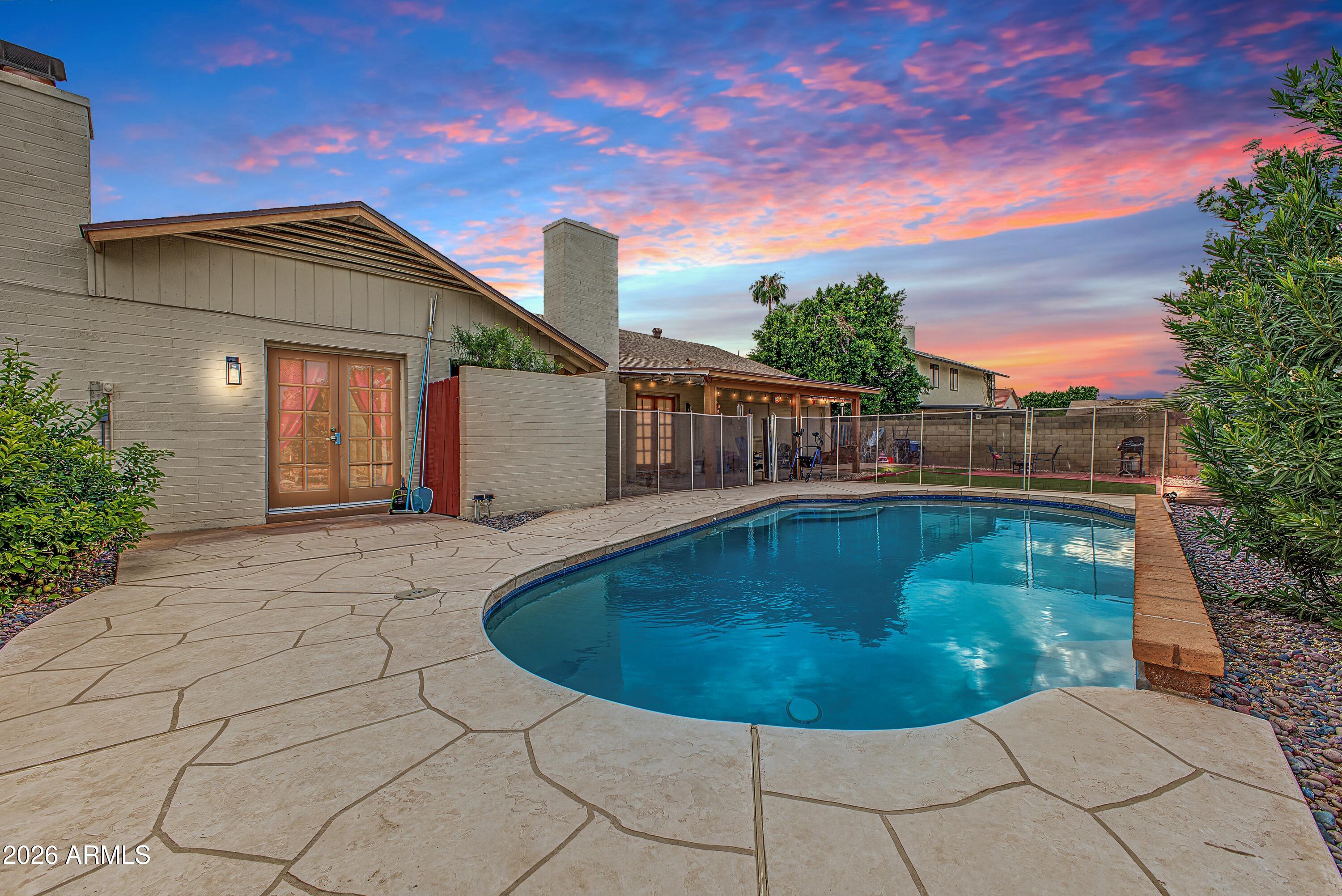 2238 W NARANJA Avenue