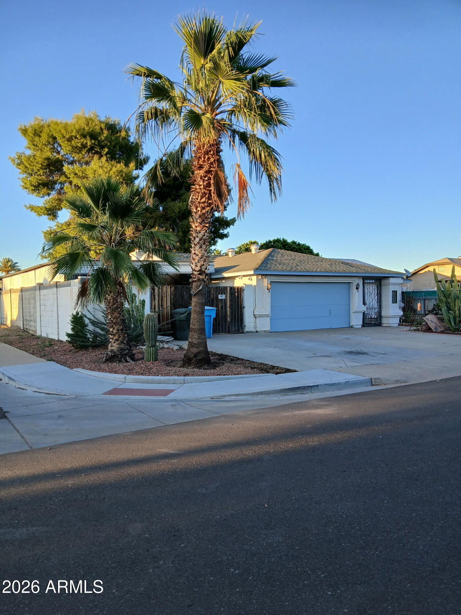 3638 W MICHELLE Drive