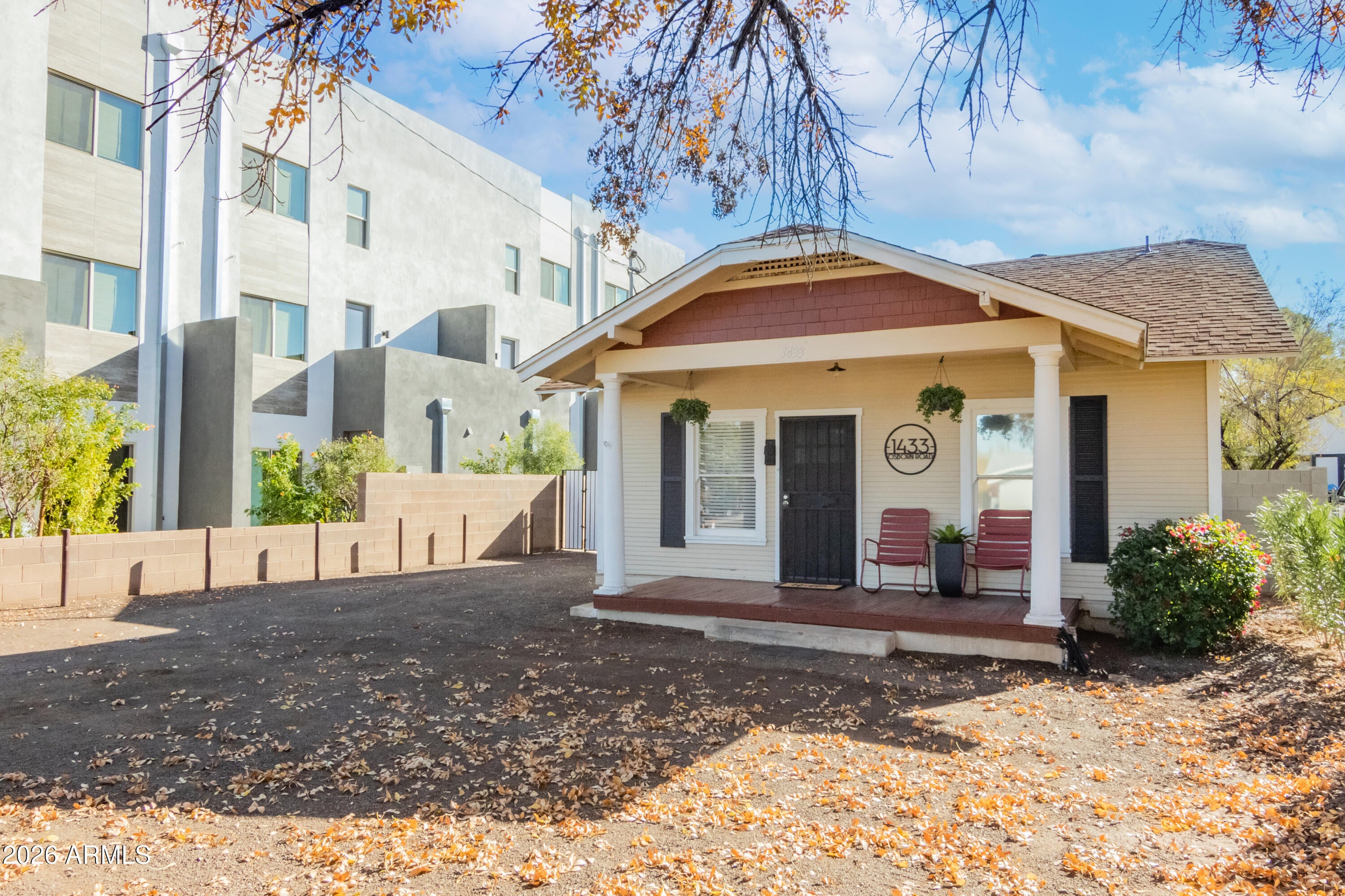 1433 E OSBORN Road