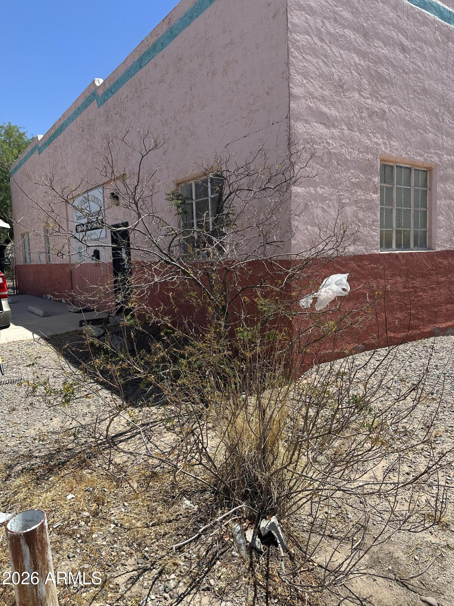 330 N Picacho Street