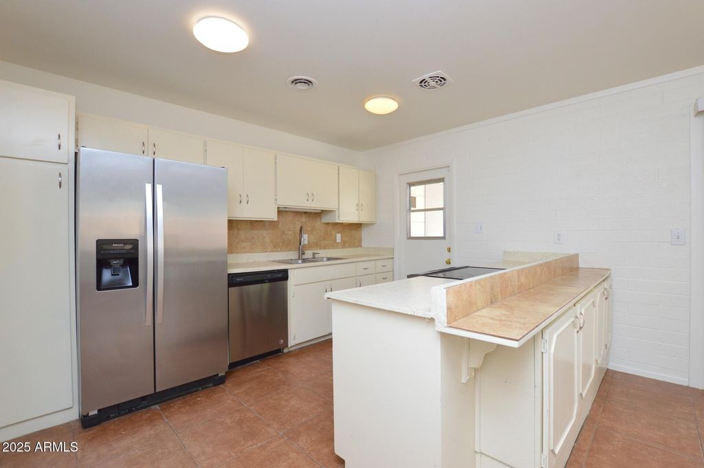 Photo of 713 E Campus Drive, Tempe, AZ 85282 (MLS # 6927162)