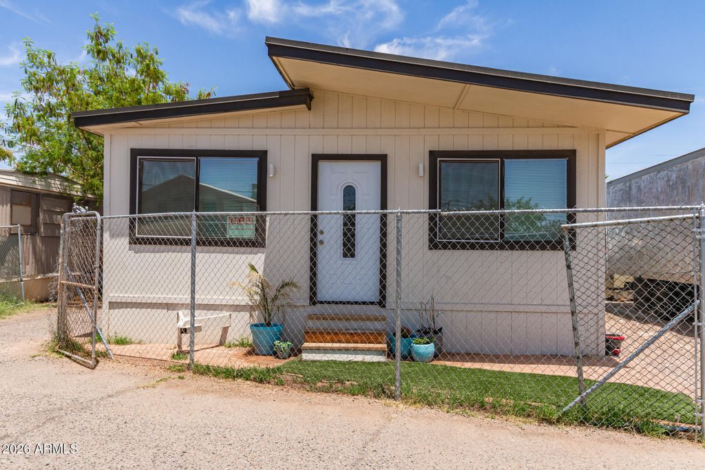 Photo of 6420 W Van Buren Street #B4, Phoenix, AZ 85043 (MLS # 6975377)