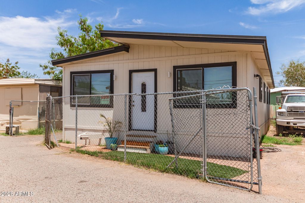 Photo of 6420 W Van Buren Street #B4, Phoenix, AZ 85043 (MLS # 6975377)