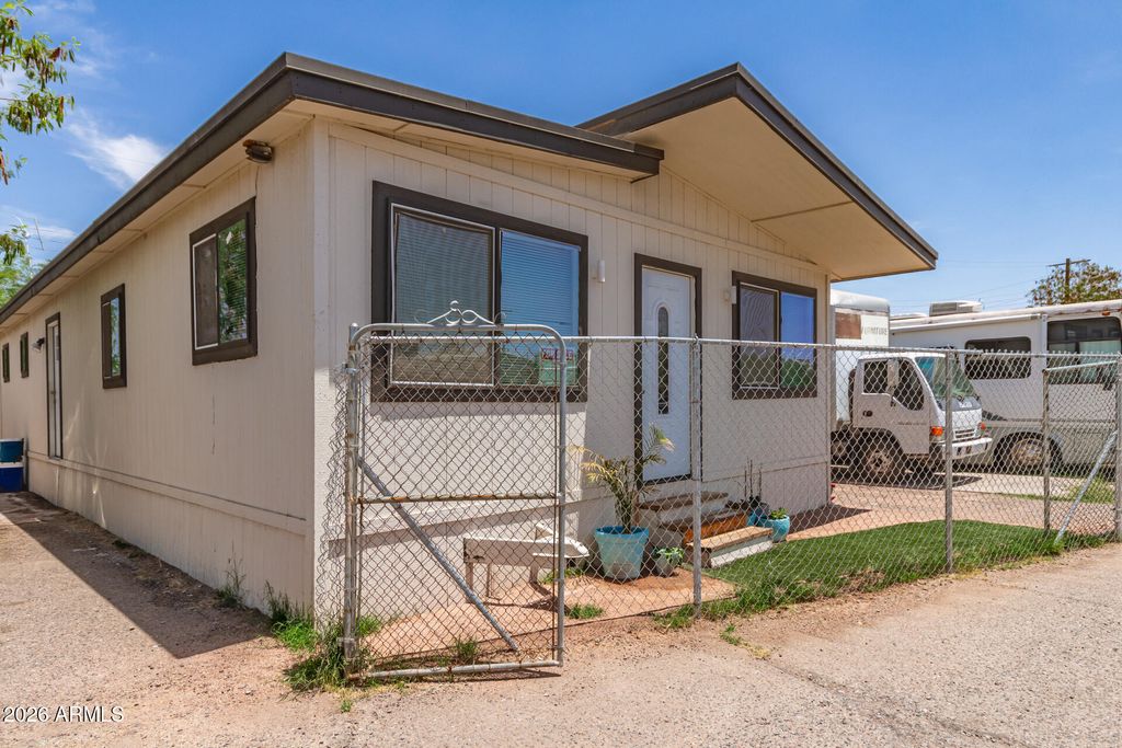 Photo of 6420 W Van Buren Street #B4, Phoenix, AZ 85043 (MLS # 6975377)