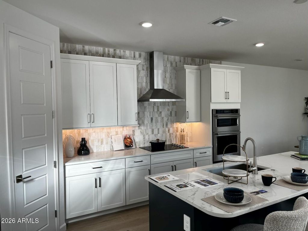 Photo of 10038 S 23rd Lane, Phoenix, AZ 85041 (MLS # 6975253)