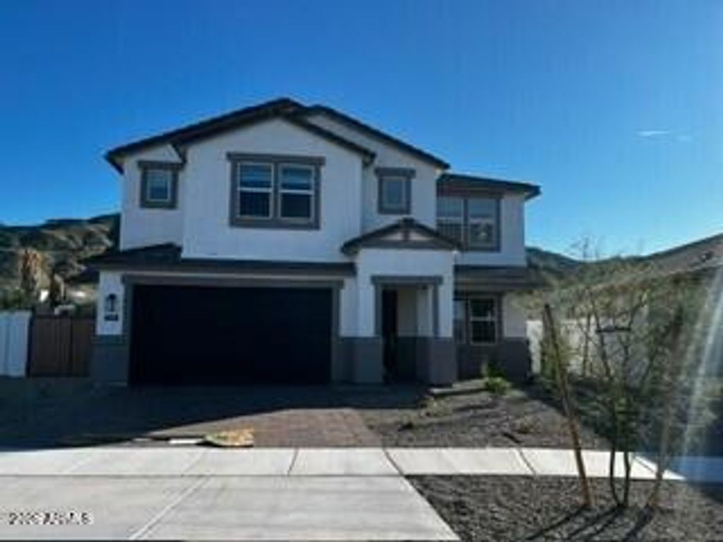 Photo of 10038 S 23rd Lane, Phoenix, AZ 85041 (MLS # 6975253)