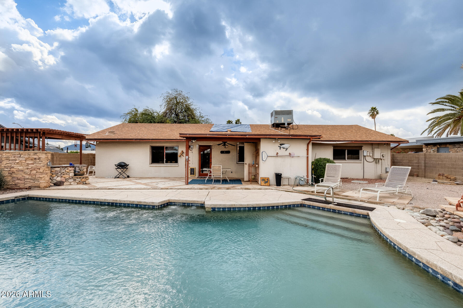 2910 E WINDROSE Drive