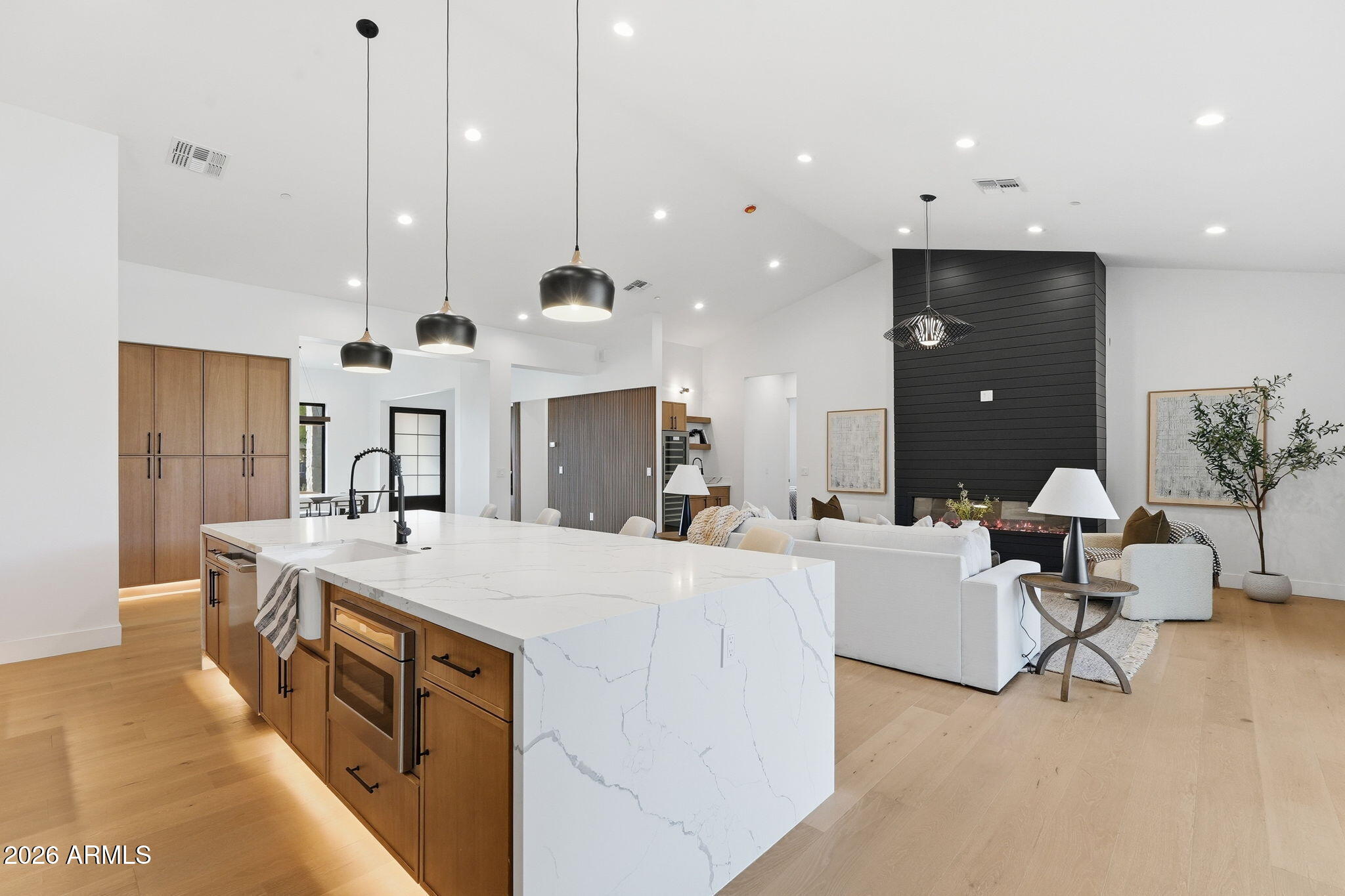 7232 E CAMBRIDGE Avenue