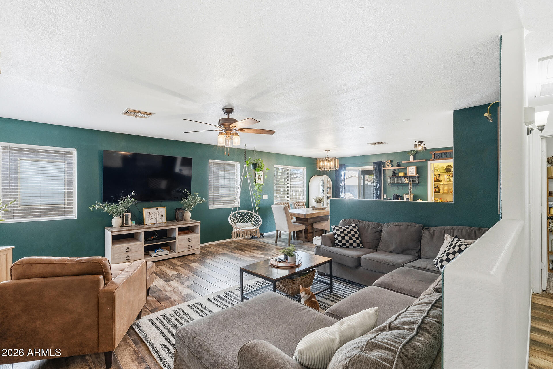 1018 E COWBOY COVE Trail