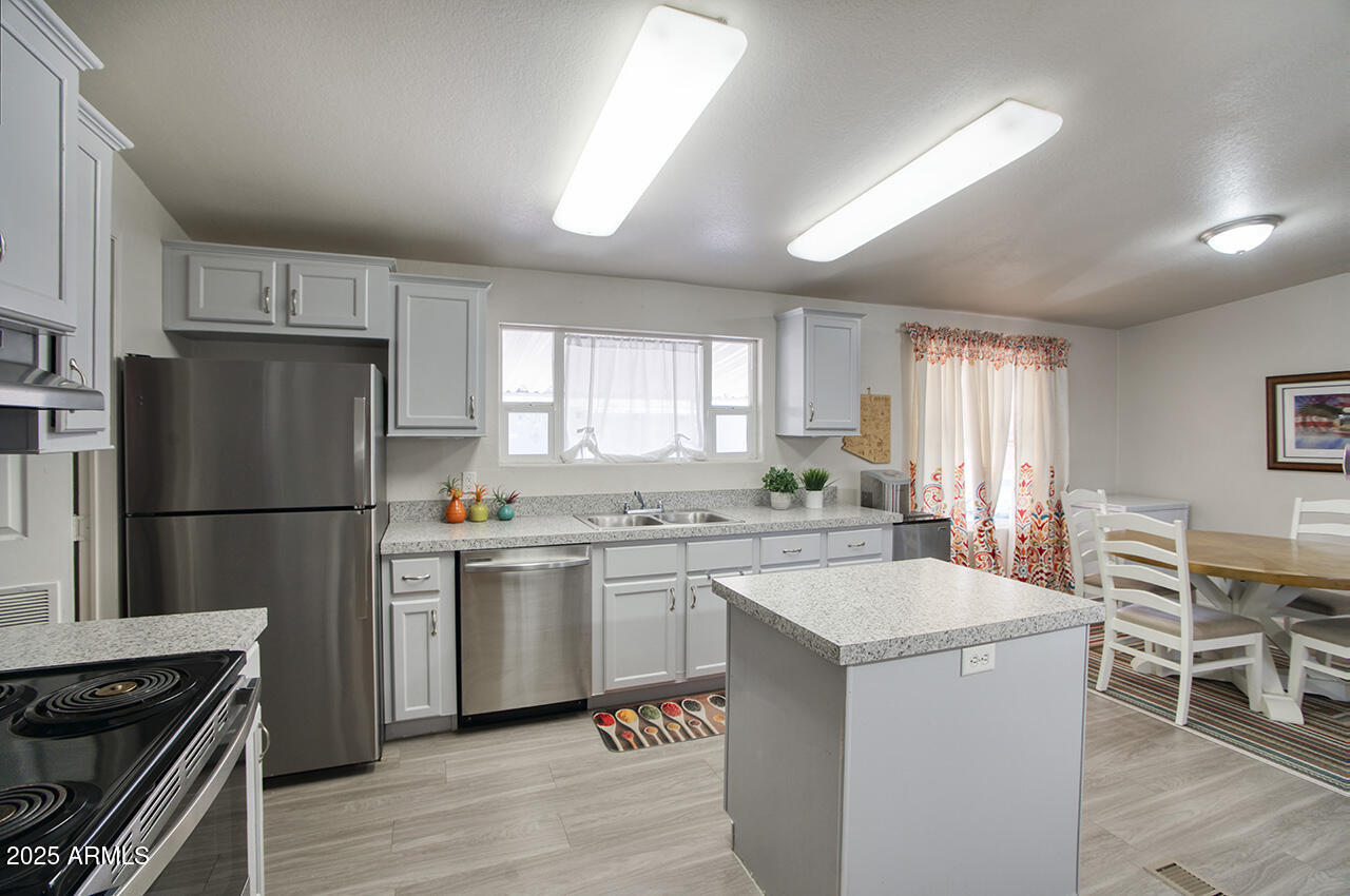 2200 N DELAWARE Drive 69