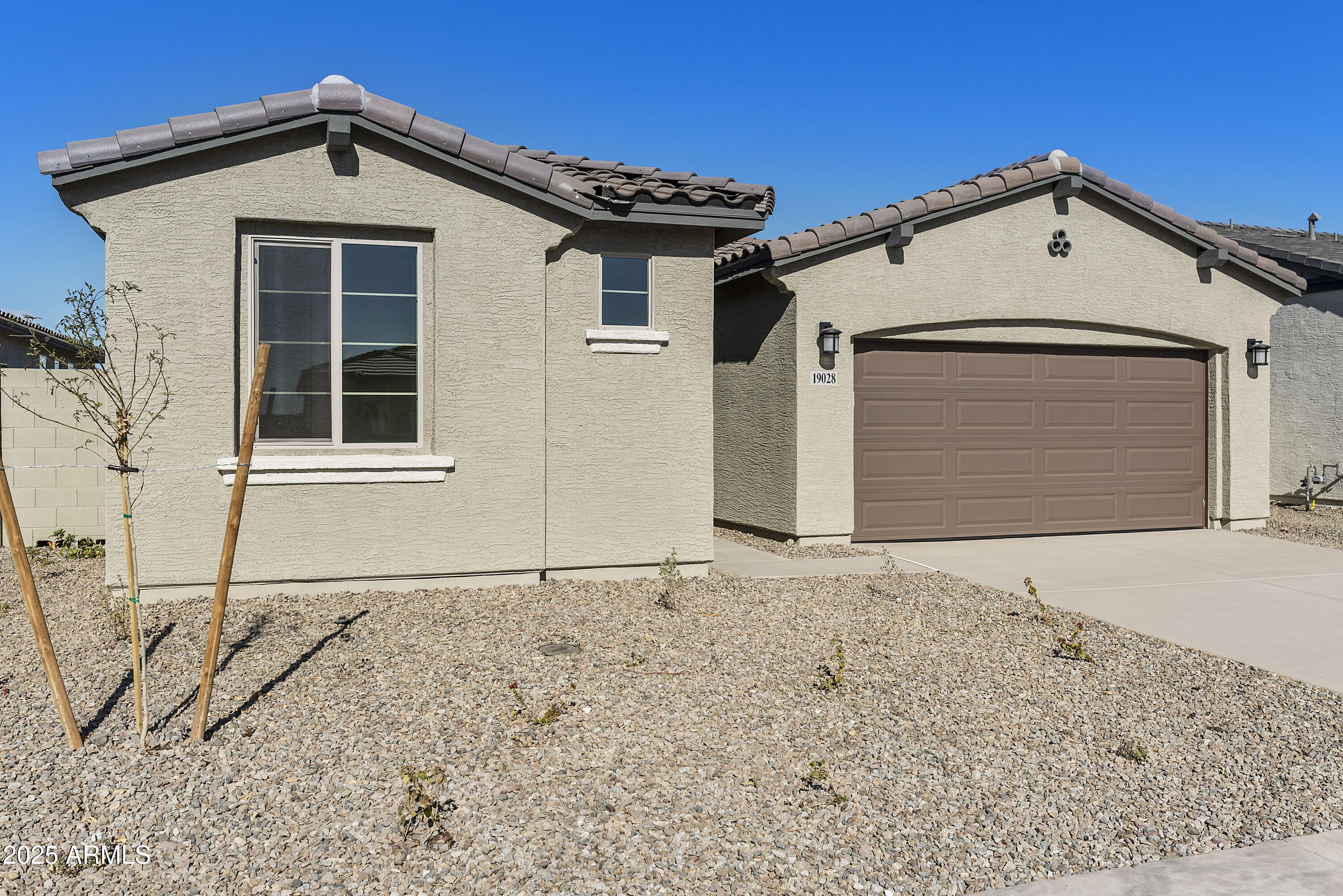 19028 W ROSE Lane