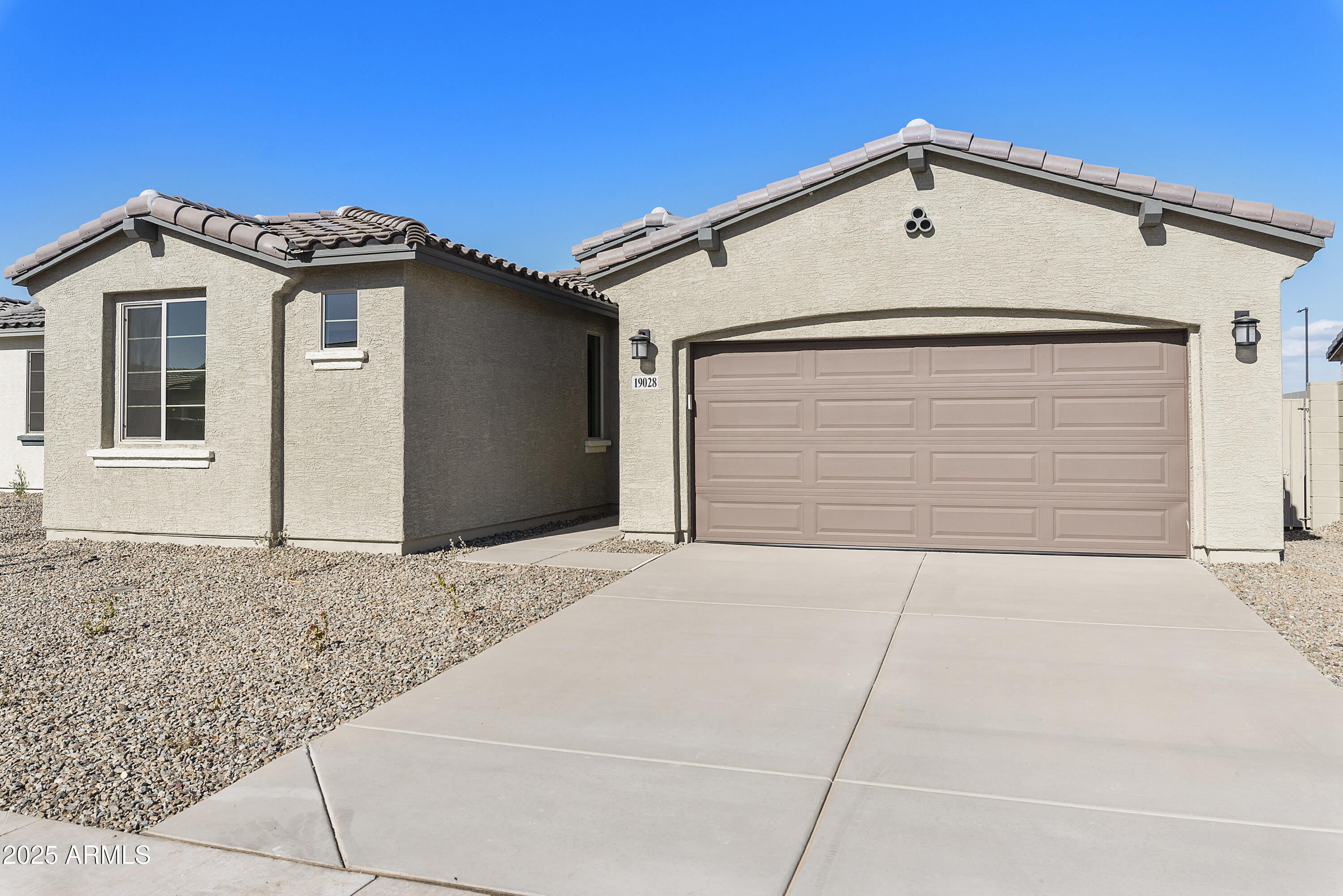 19028 W ROSE Lane