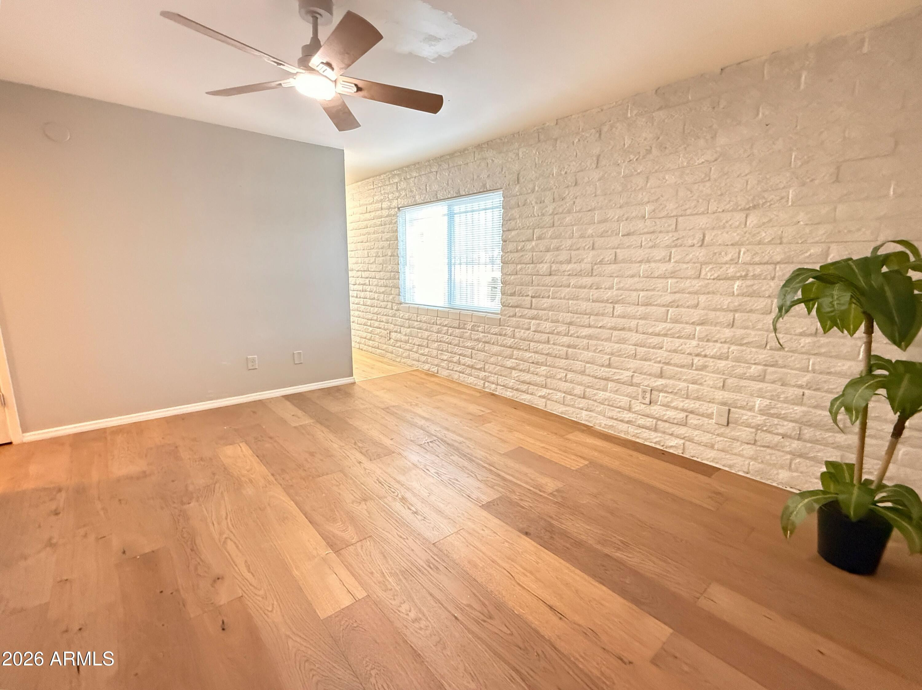 1122 S Mcclintock Drive