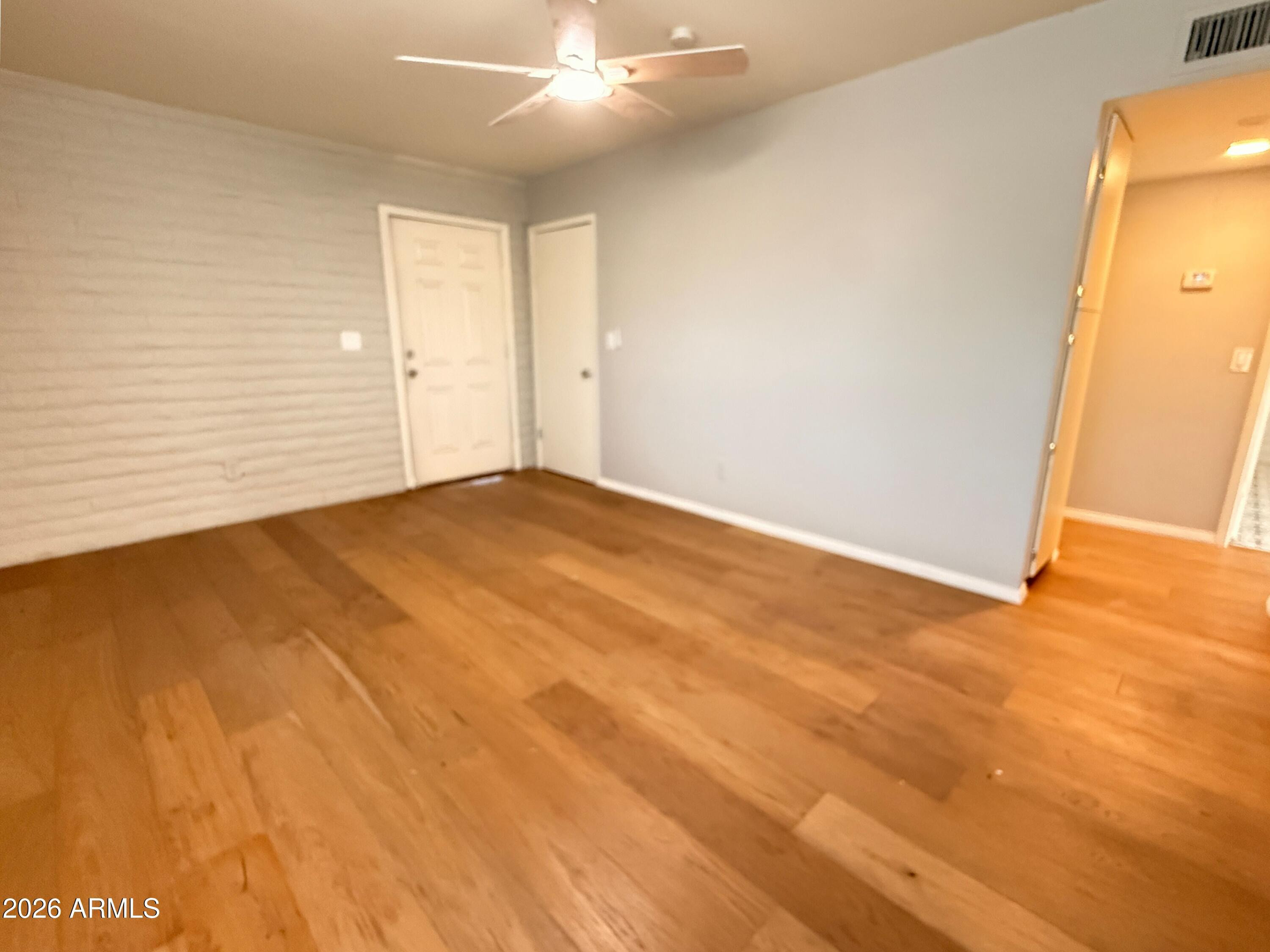 1122 S Mcclintock Drive