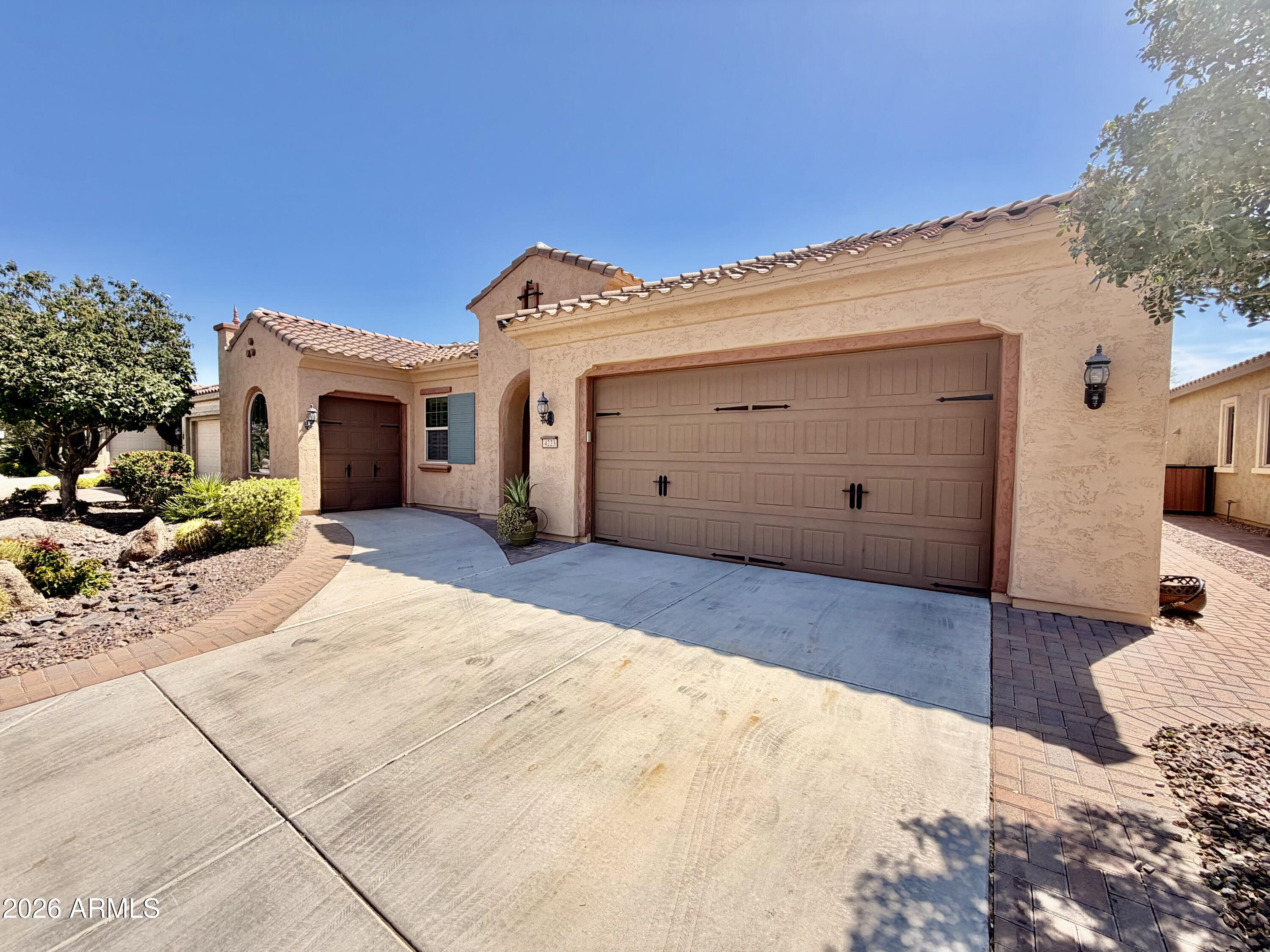 4223 N PETERSBURG Drive