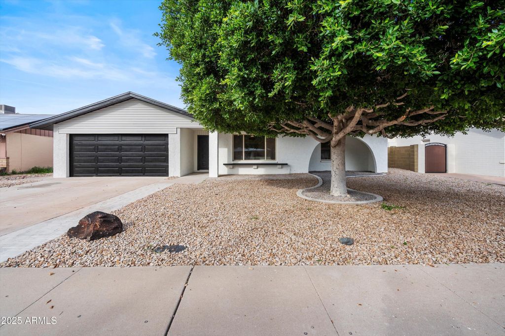 Photo of 2116 E Colgate Drive, Tempe, AZ 85283 (MLS # 6962258)