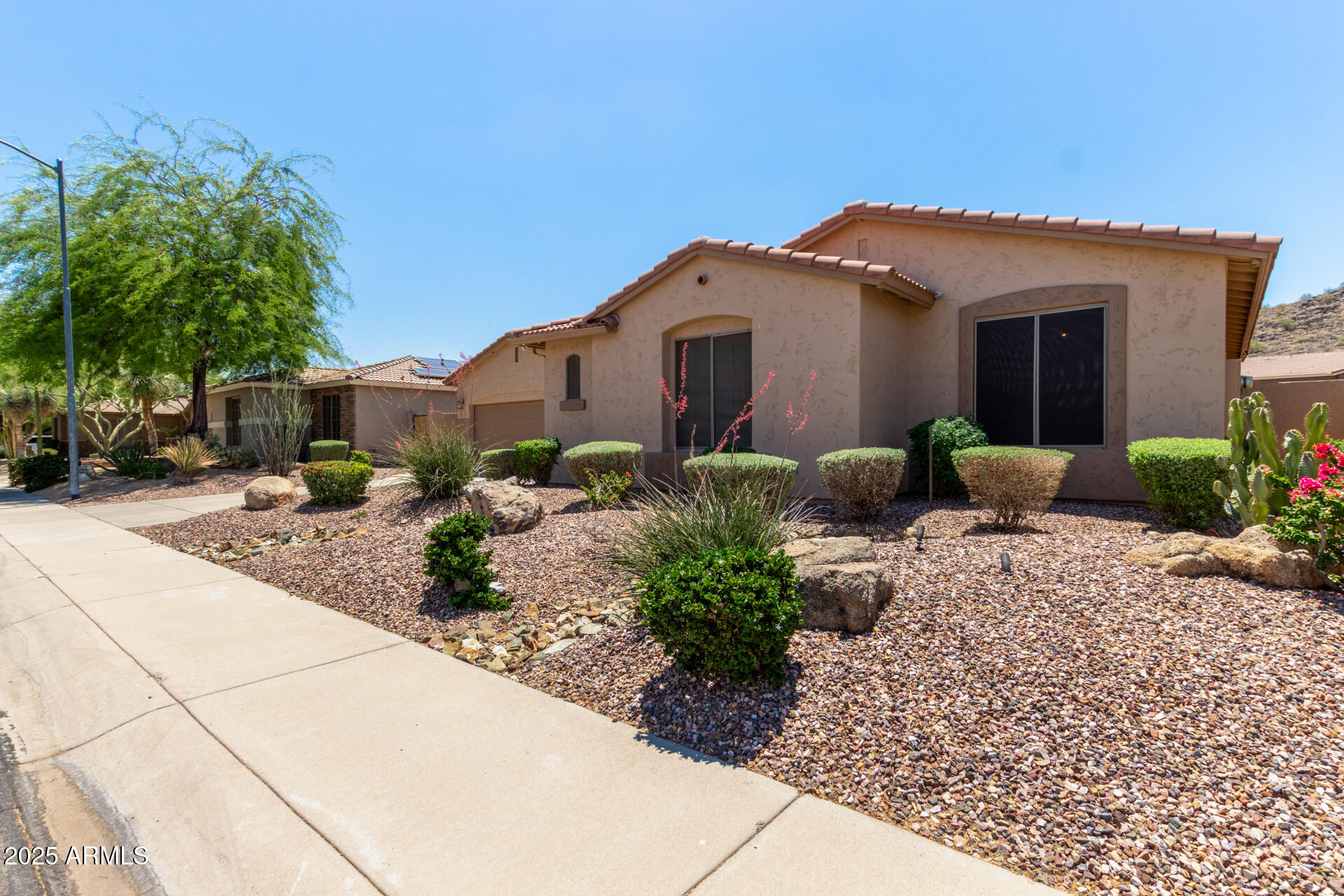 5919 W STRAIGHT ARROW Lane