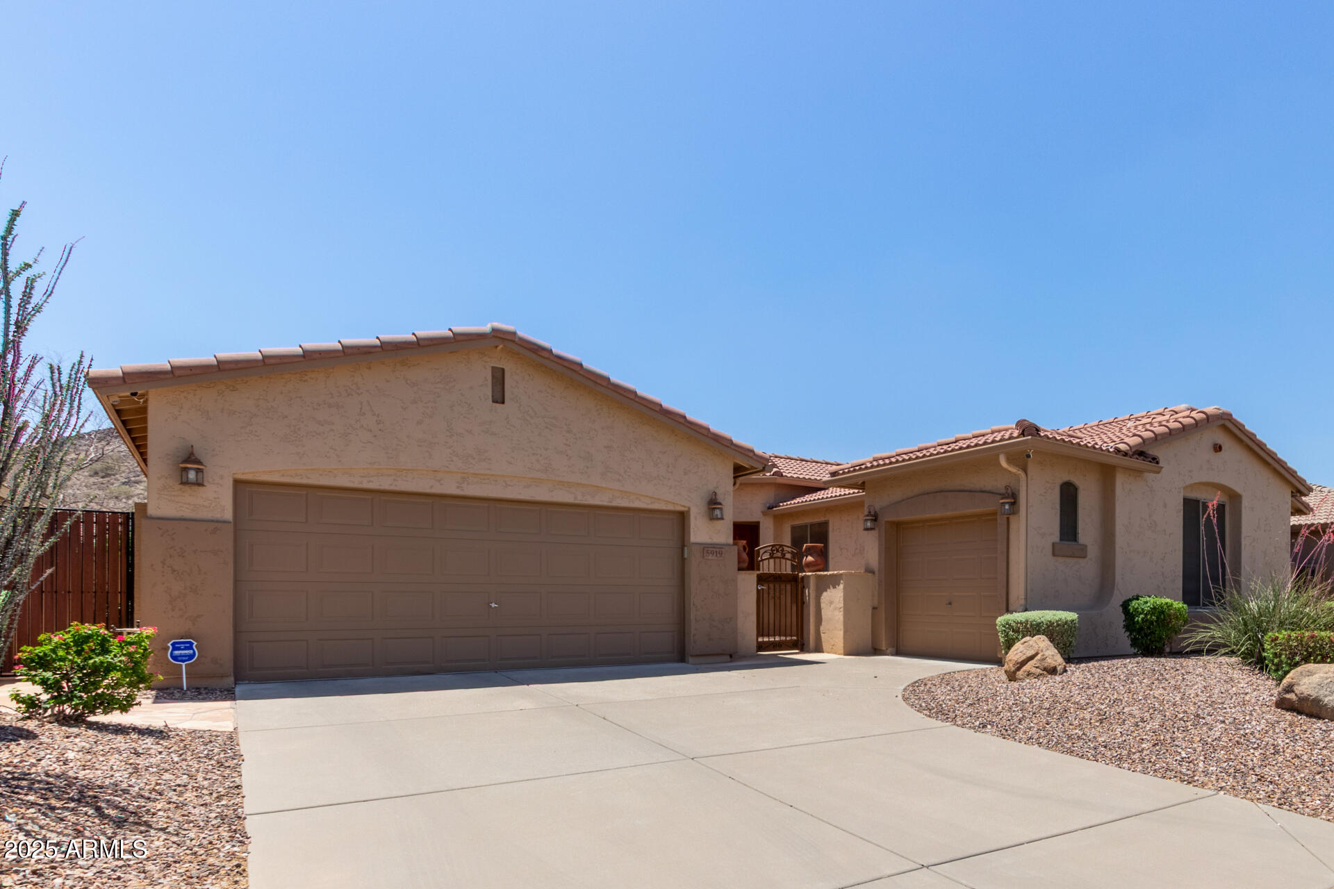 5919 W STRAIGHT ARROW Lane