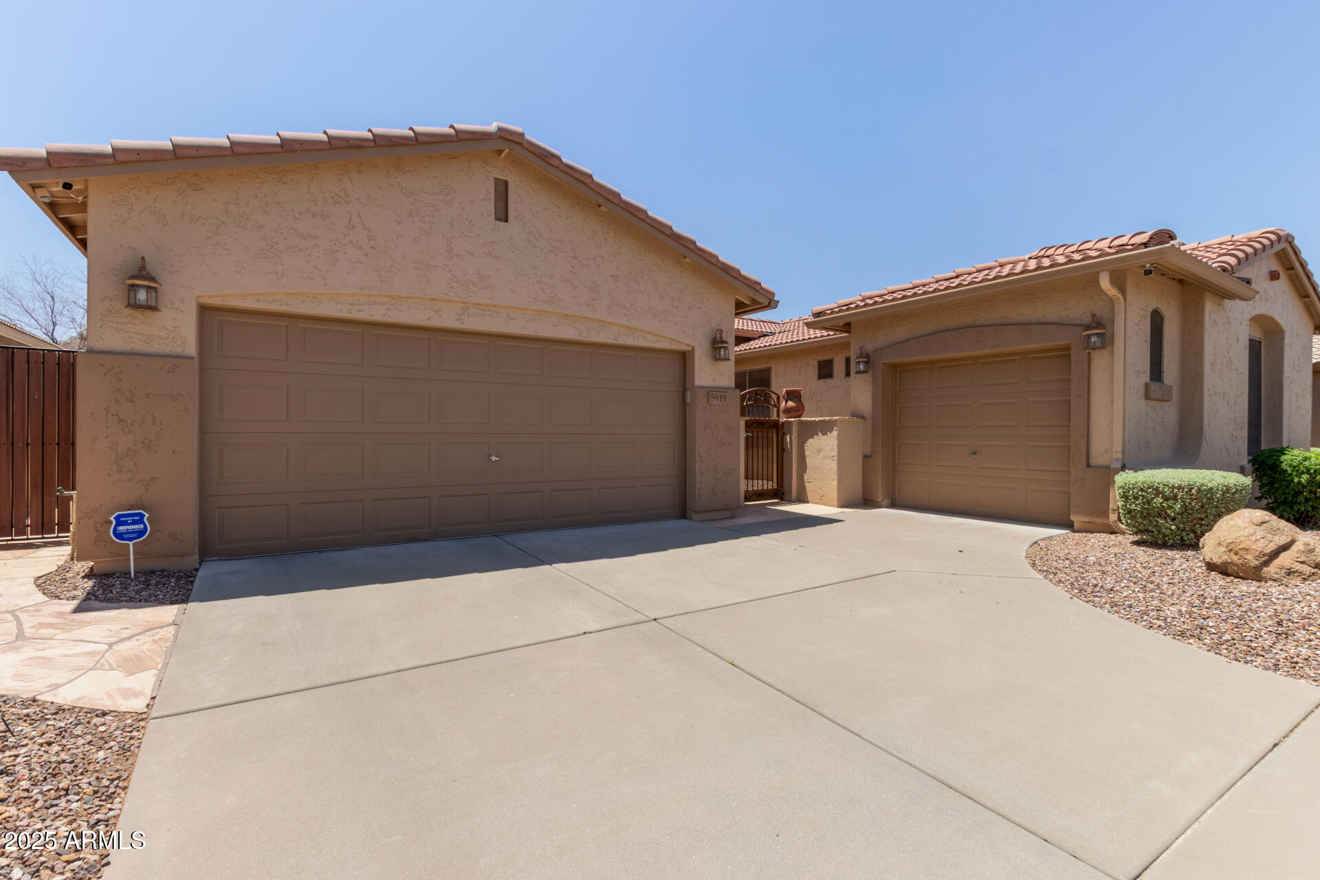 5919 W STRAIGHT ARROW Lane