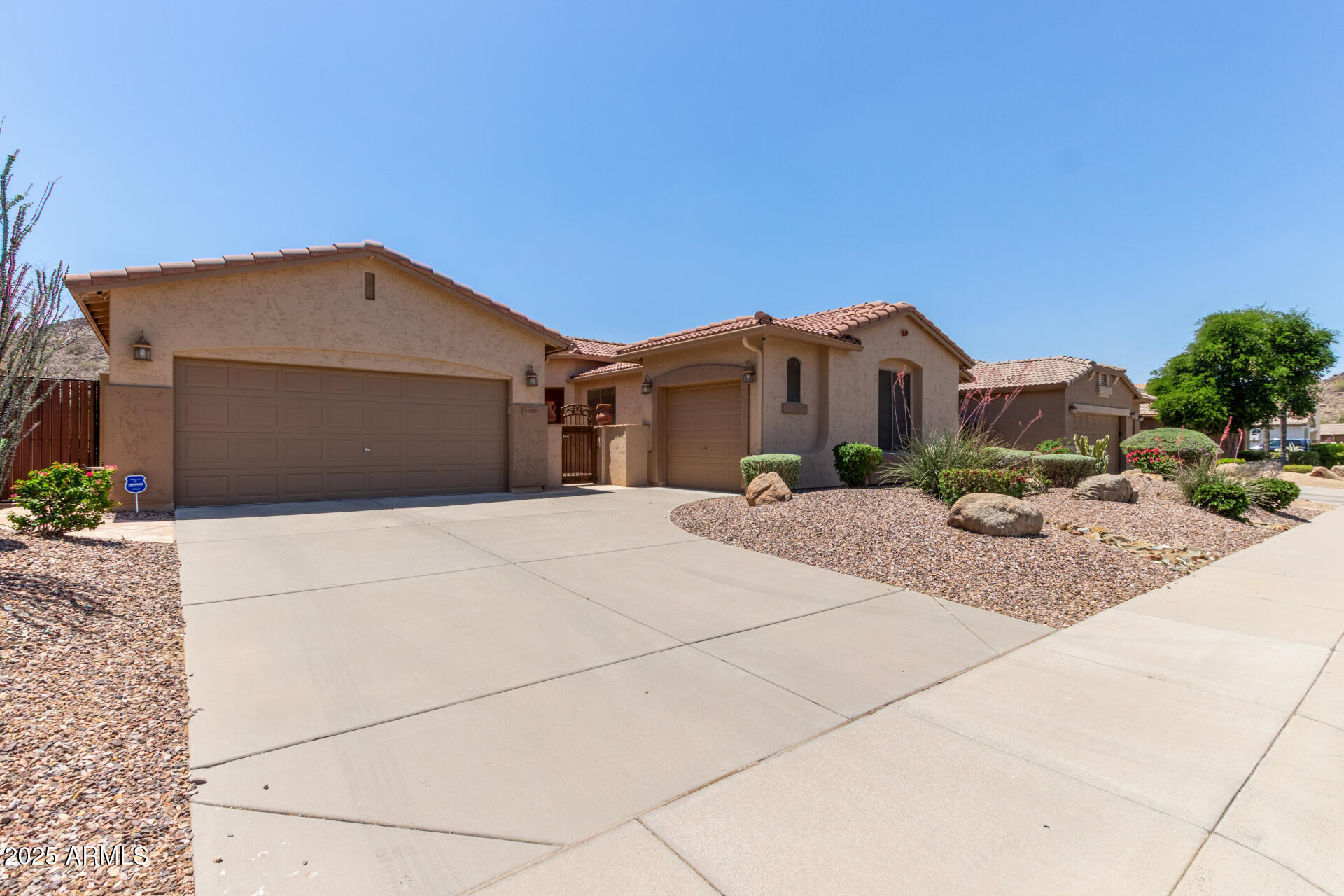 5919 W STRAIGHT ARROW Lane