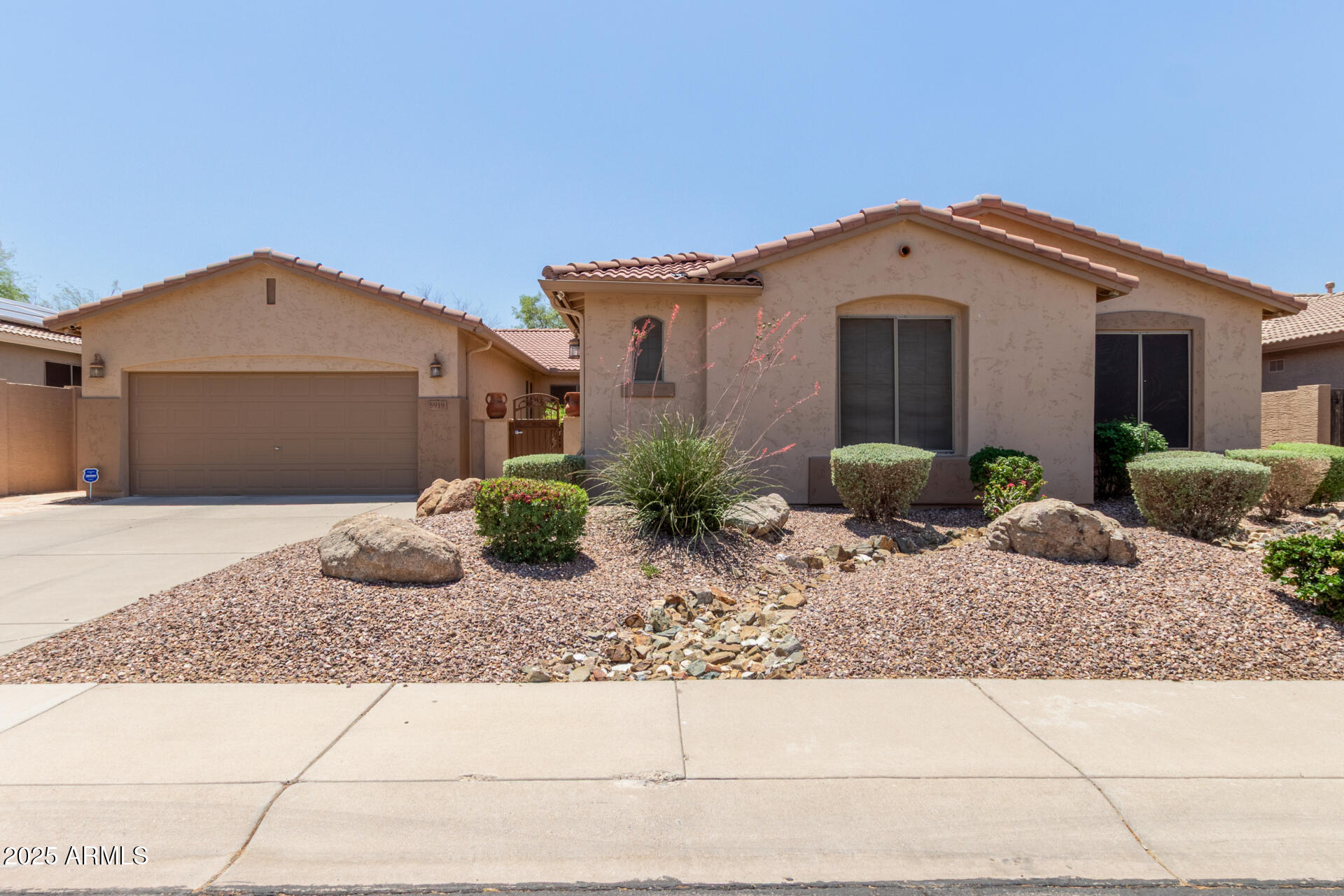 5919 W STRAIGHT ARROW Lane