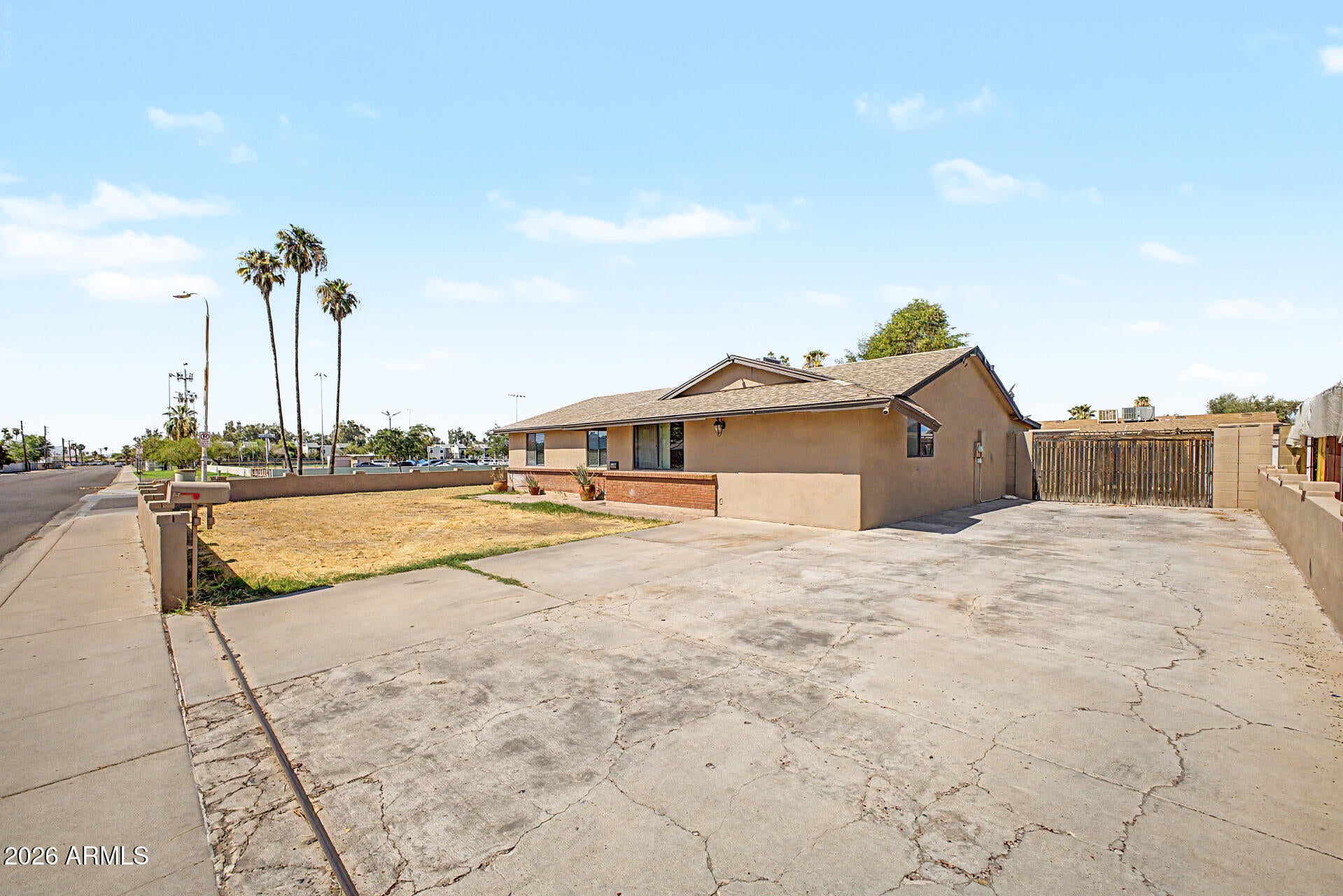 1902 N 41ST Avenue
