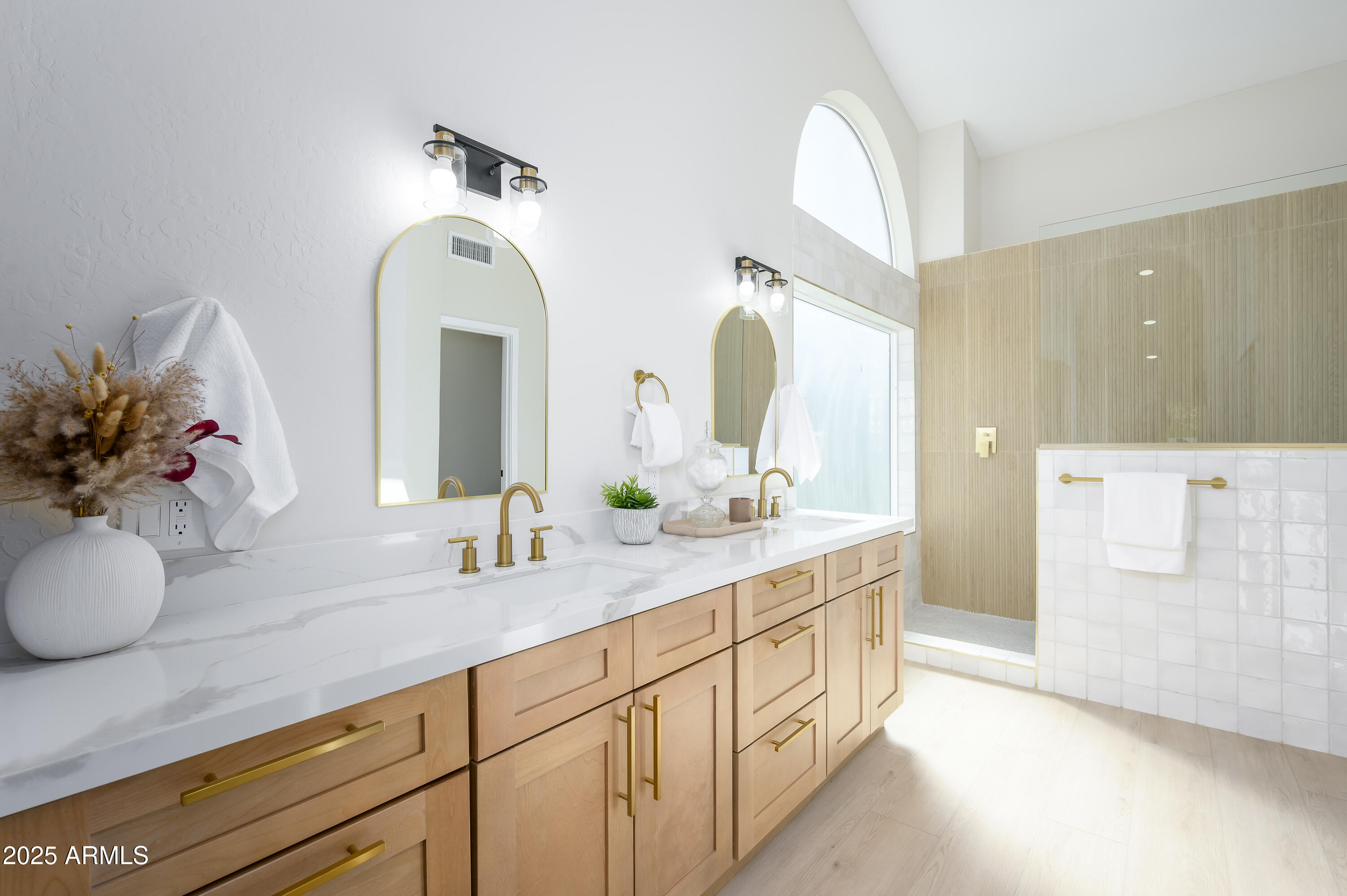 1942 E CALLE DE CABALLOS Road