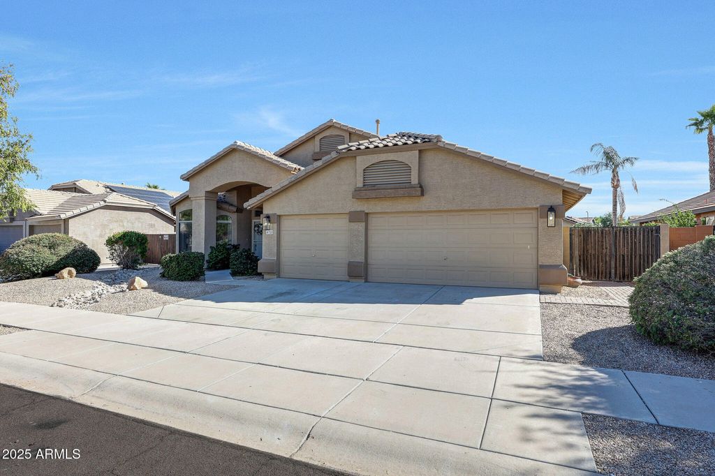 Photo of 16733 W Pierce Street, Goodyear, AZ 85338 (MLS # 6927976)