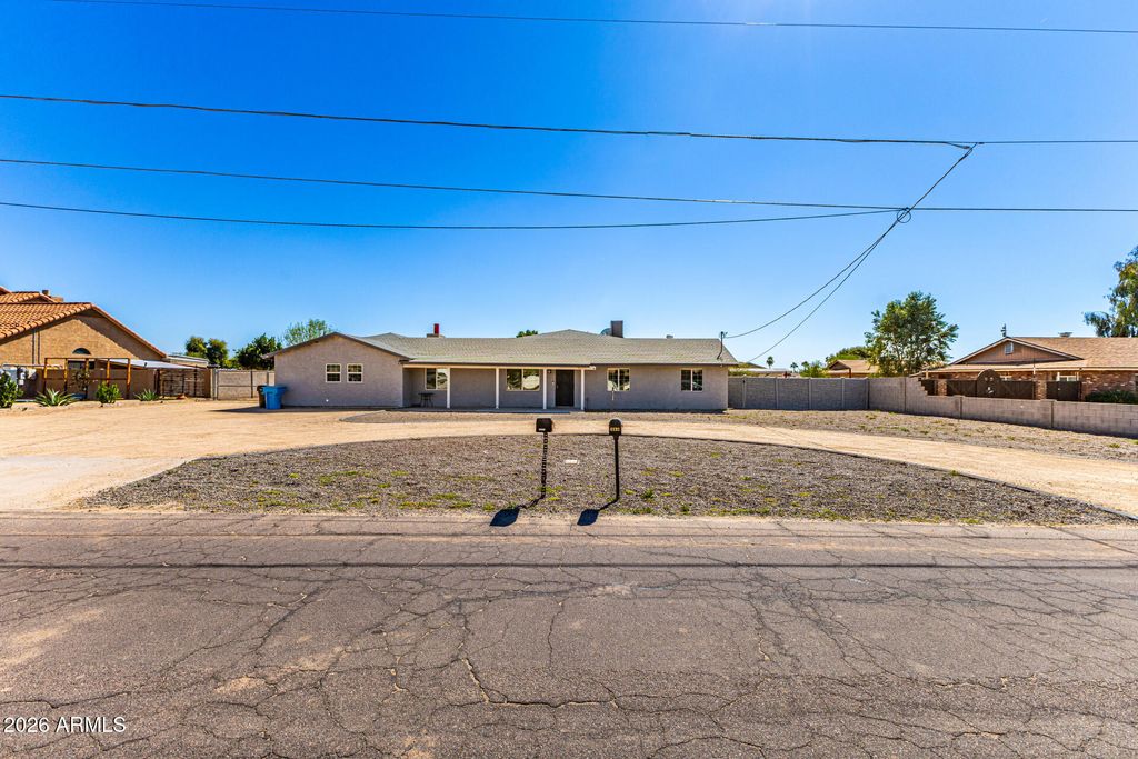 Photo of 4133 W Topeka Drive, Glendale, AZ 85308 (MLS # 6994009)