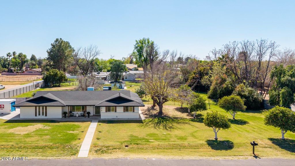 Photo of 1319 E Sagebrush Street, Gilbert, AZ 85296 (MLS # 6992054)