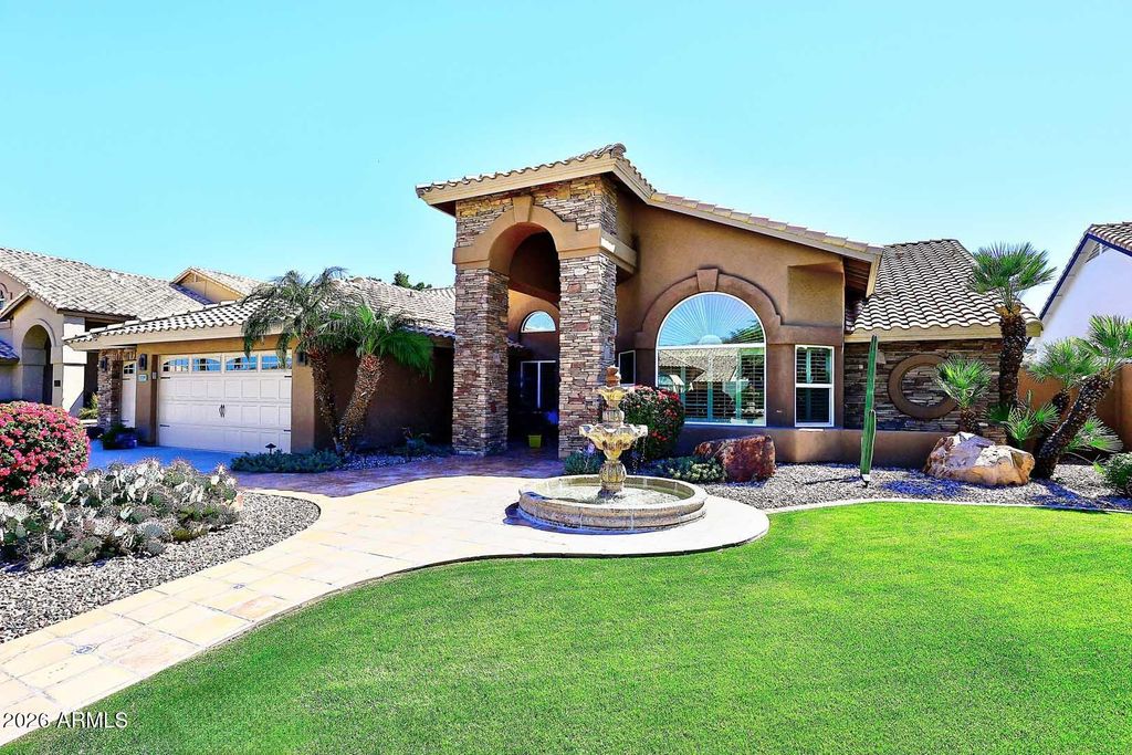 Photo of 2139 E Tecoma Road, Phoenix, AZ 85048 (MLS # 6999514)