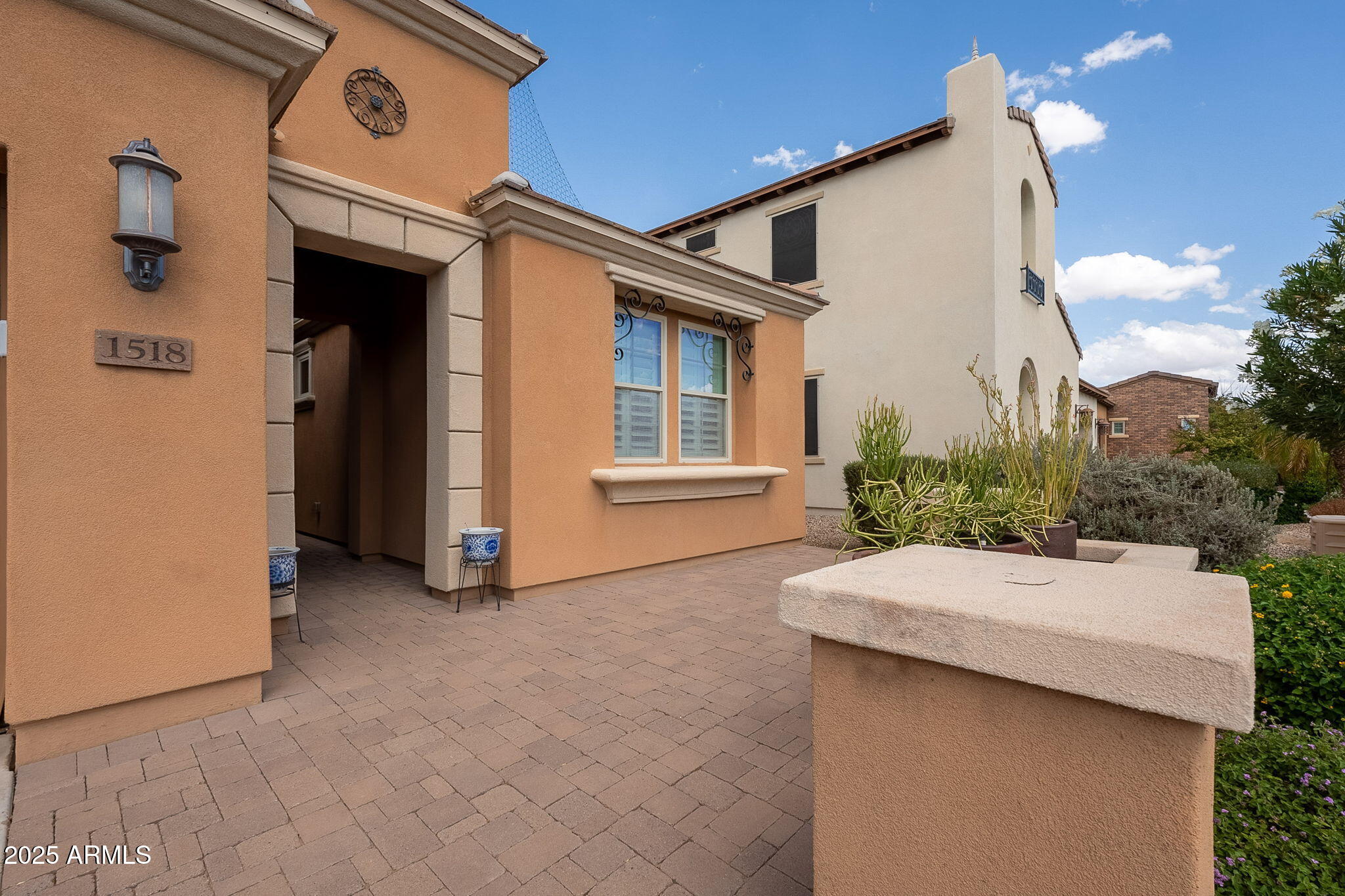 1518 E COPPER HOLLOW --