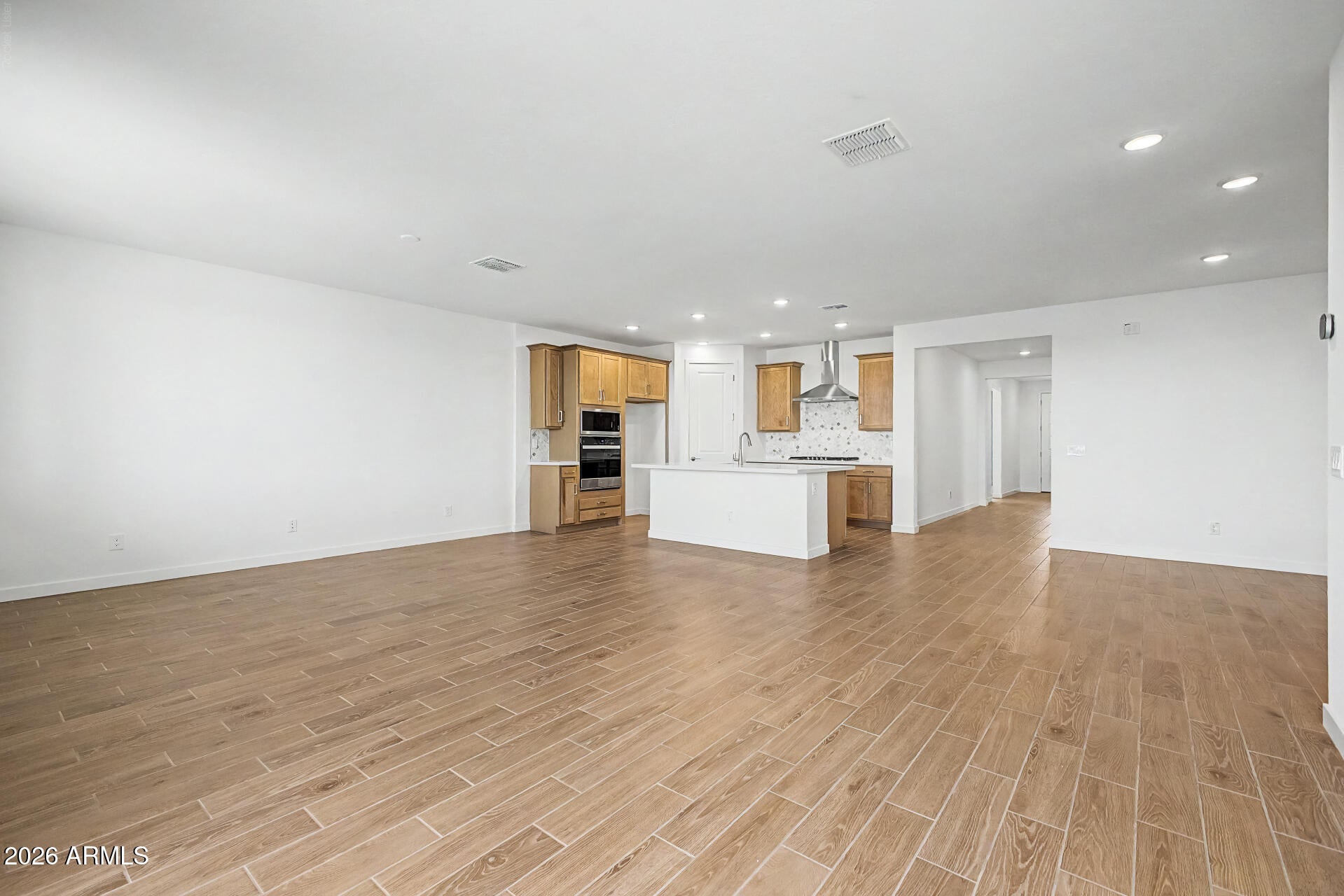 19433 W LOMA Lane