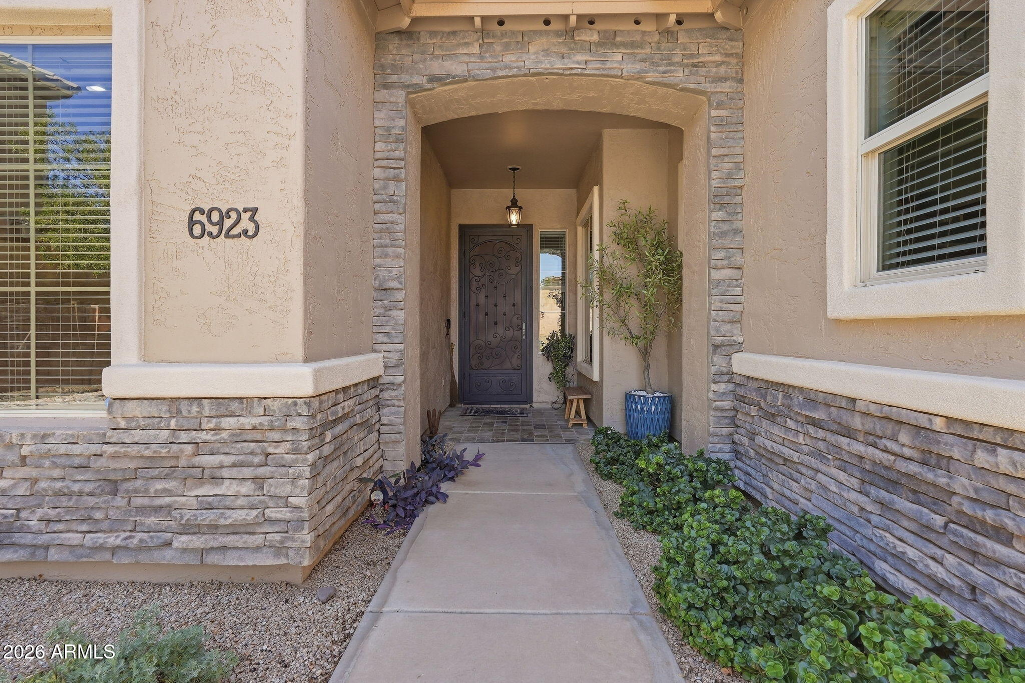 6923 S BLACK HILLS Way