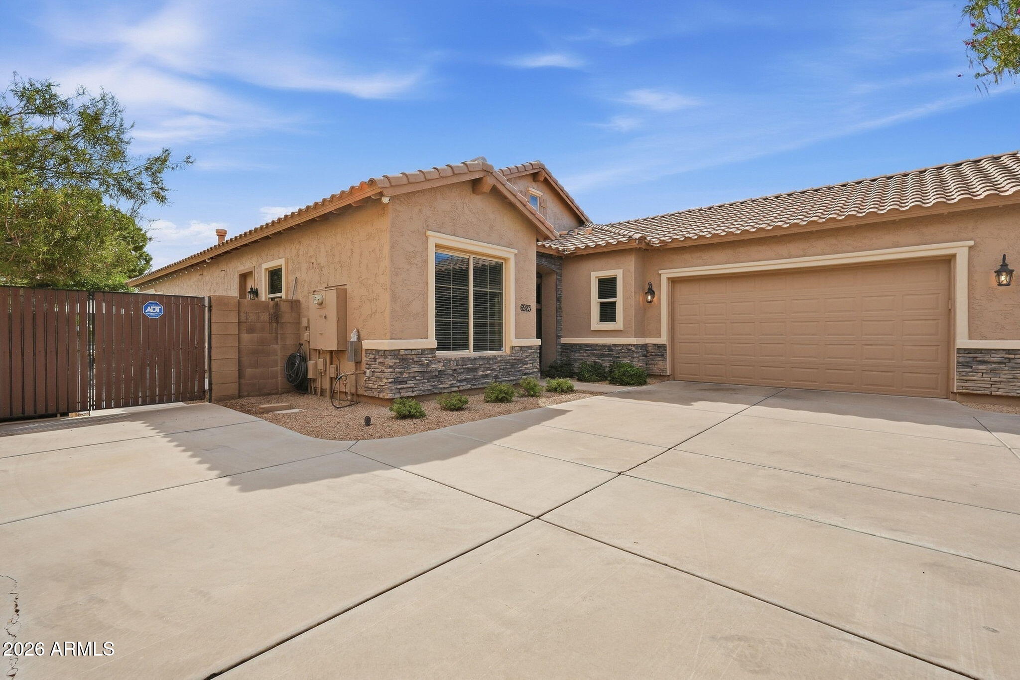 6923 S BLACK HILLS Way