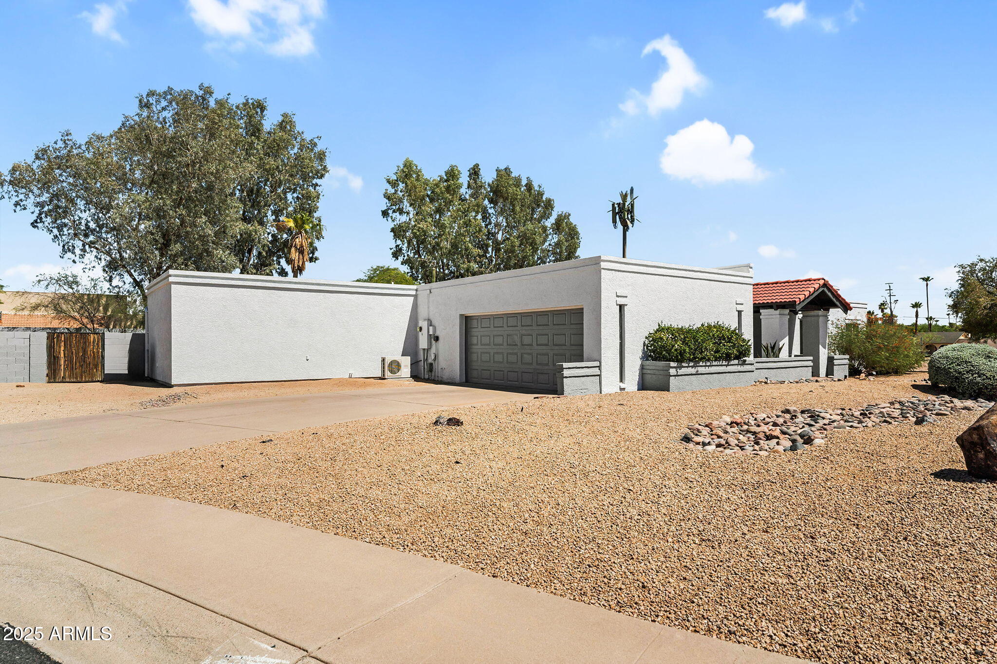 6071 E LUDLOW Drive