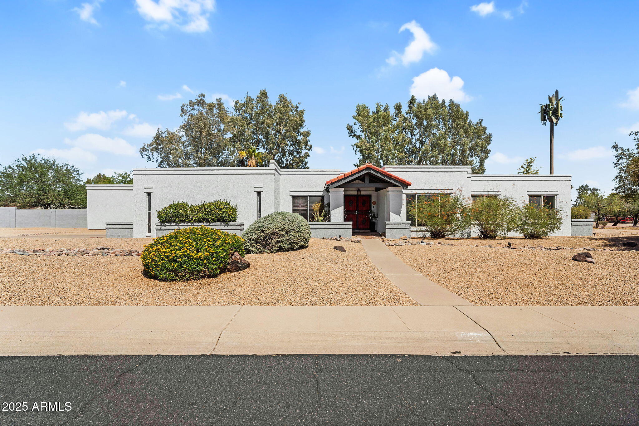 6071 E LUDLOW Drive