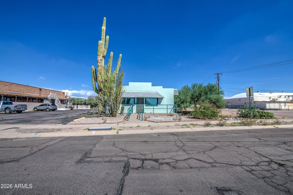 Photo of 275 N Plaza Drive, Apache Junction, AZ 85120 (MLS # 7081778)