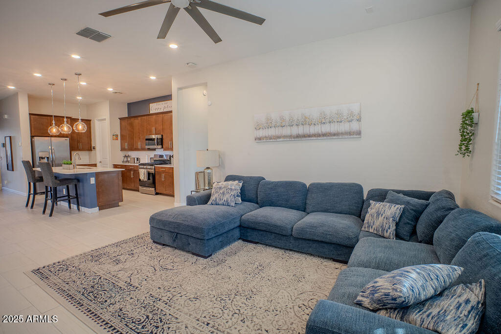 16979 W ALAMEDA Road