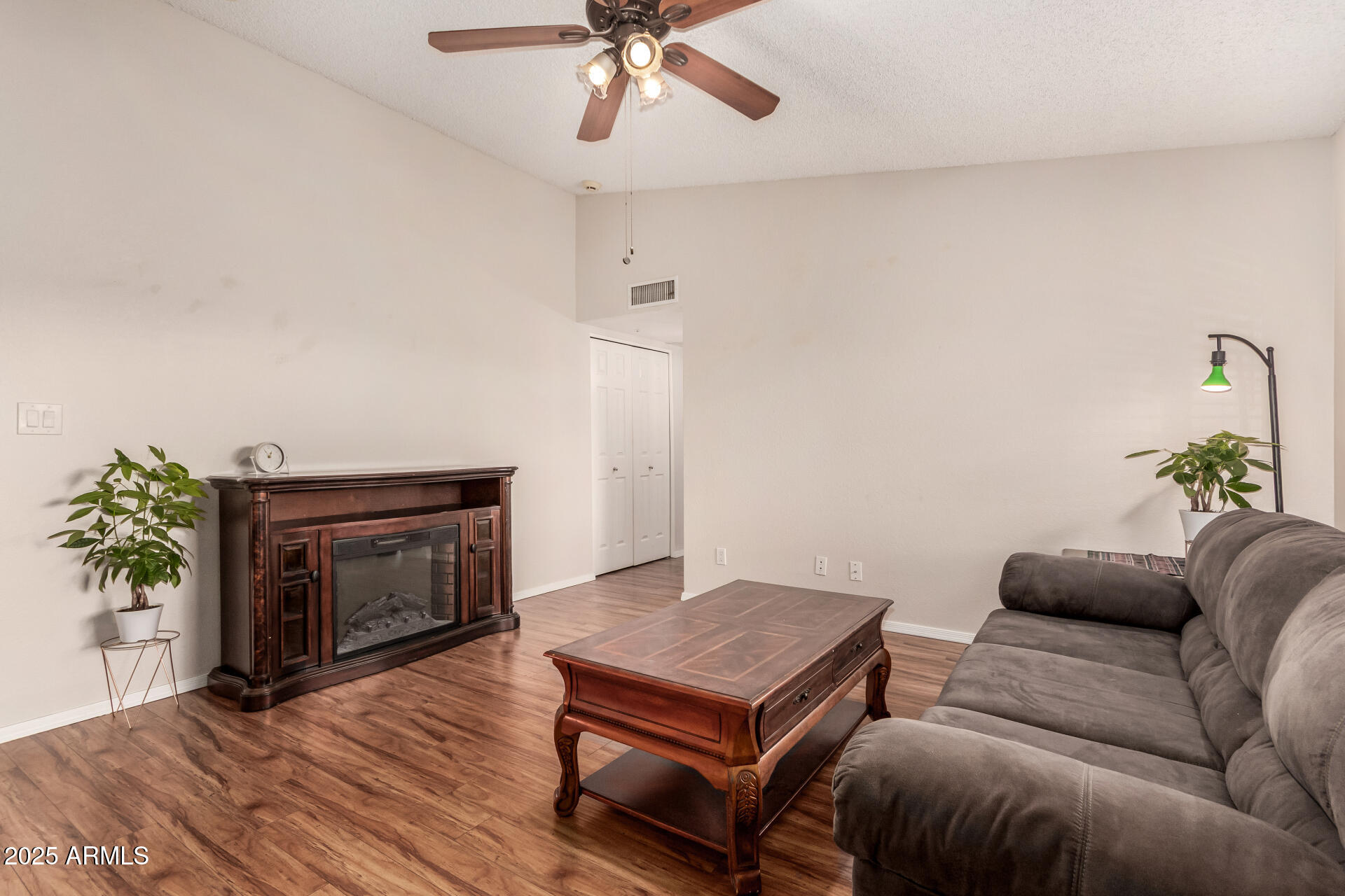 3325 E CARMEL Avenue