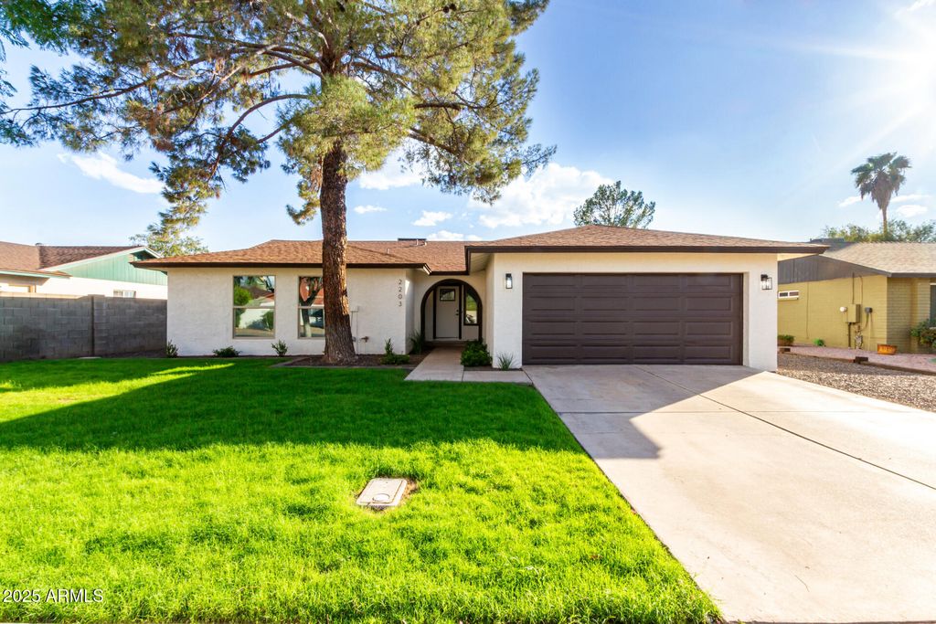 Photo of 2203 W Palomino Drive, Chandler, AZ 85224 (MLS # 6925788)