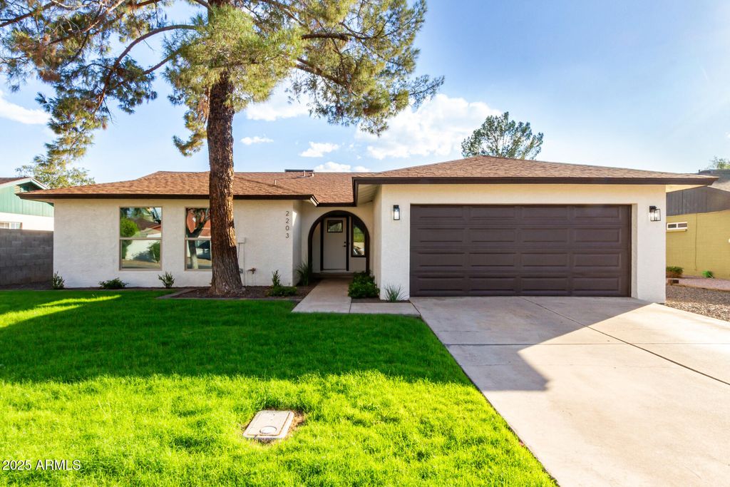 Photo of 2203 W Palomino Drive, Chandler, AZ 85224 (MLS # 6925788)