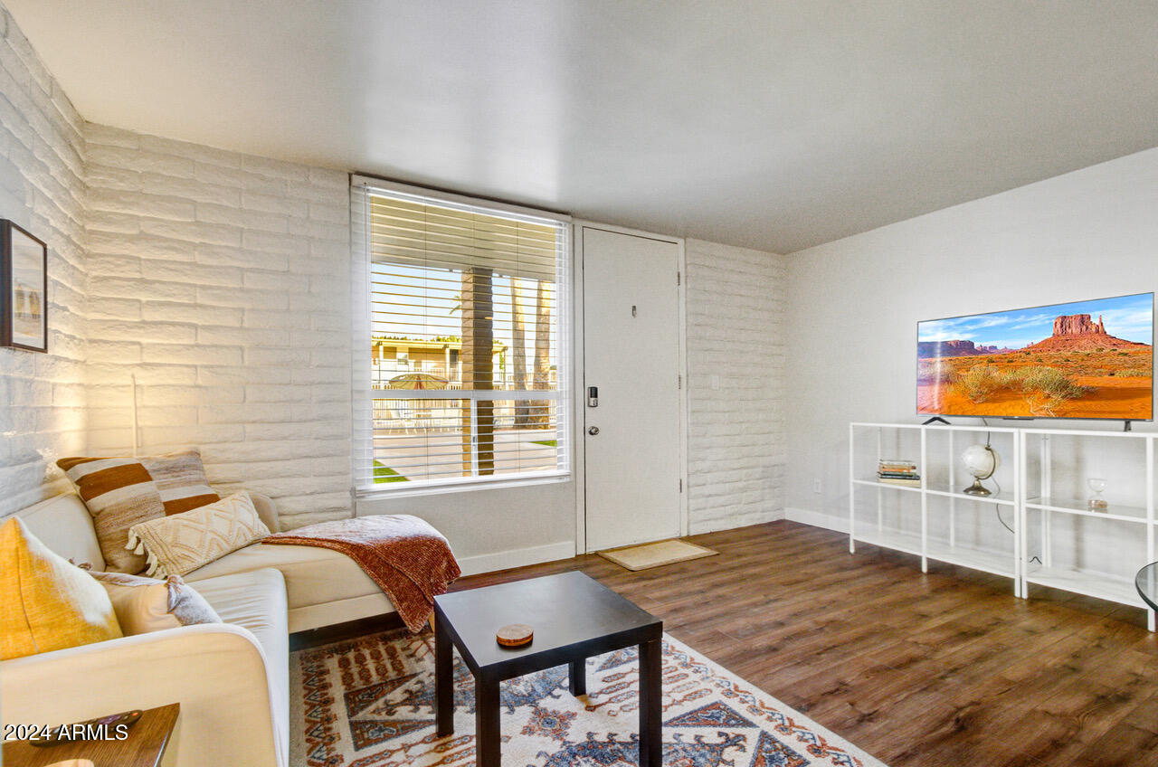 3737 E TURNEY Avenue 116