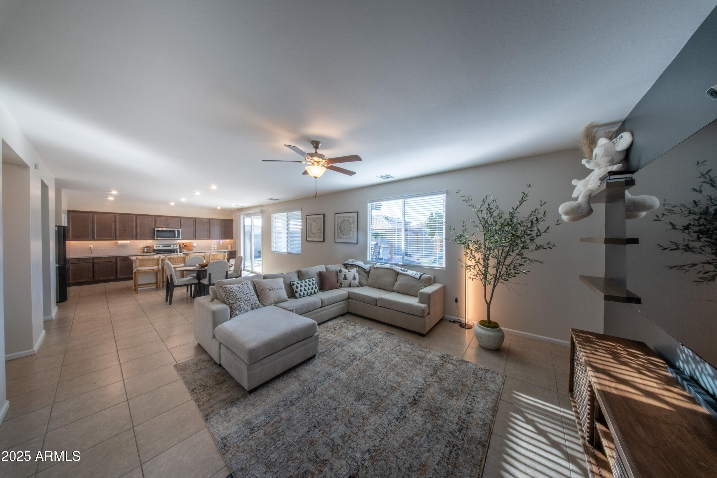 2029 E PIEDMONT Place